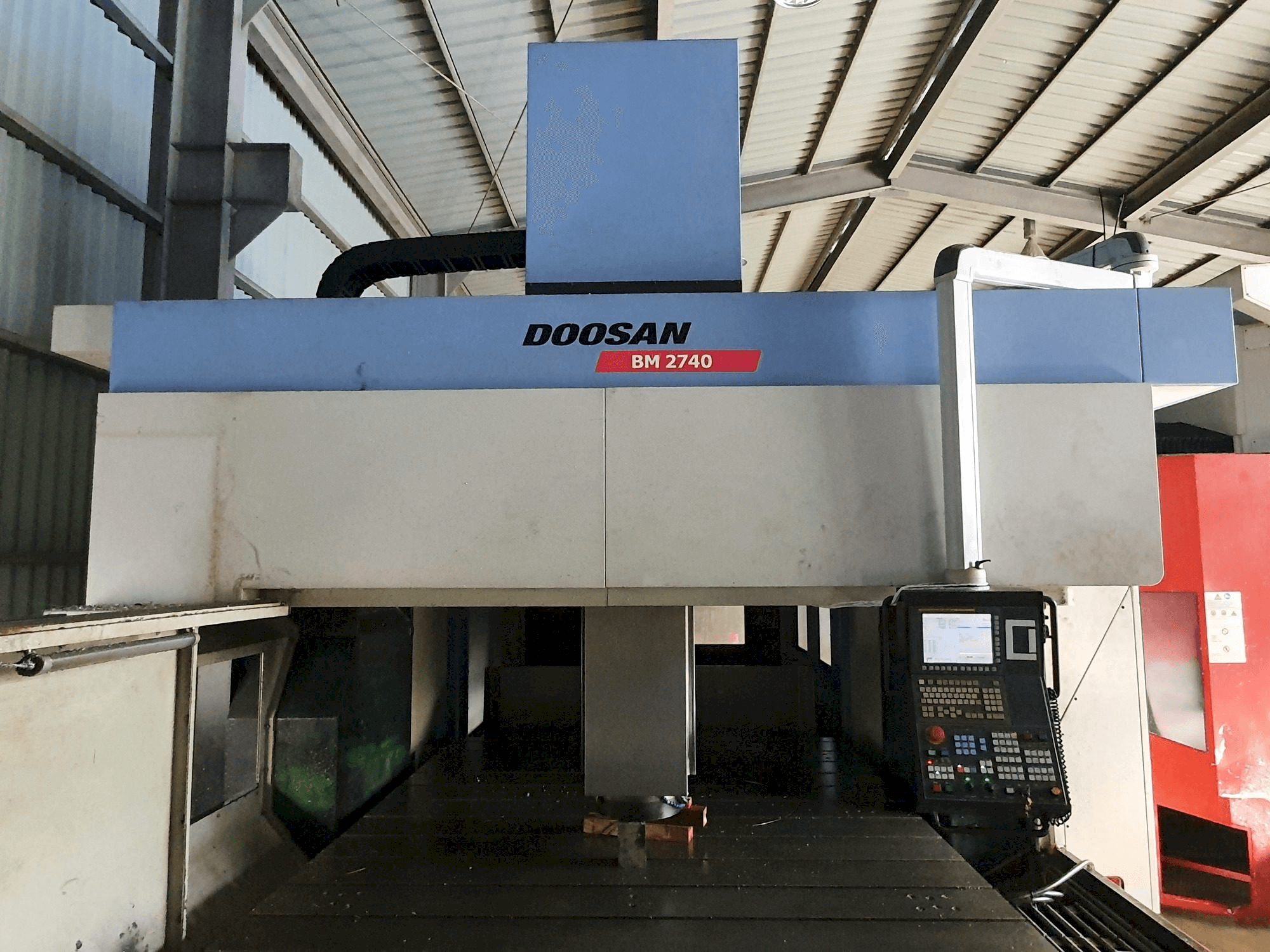 Prikaz stroja Doosan BM2740 sprijeda