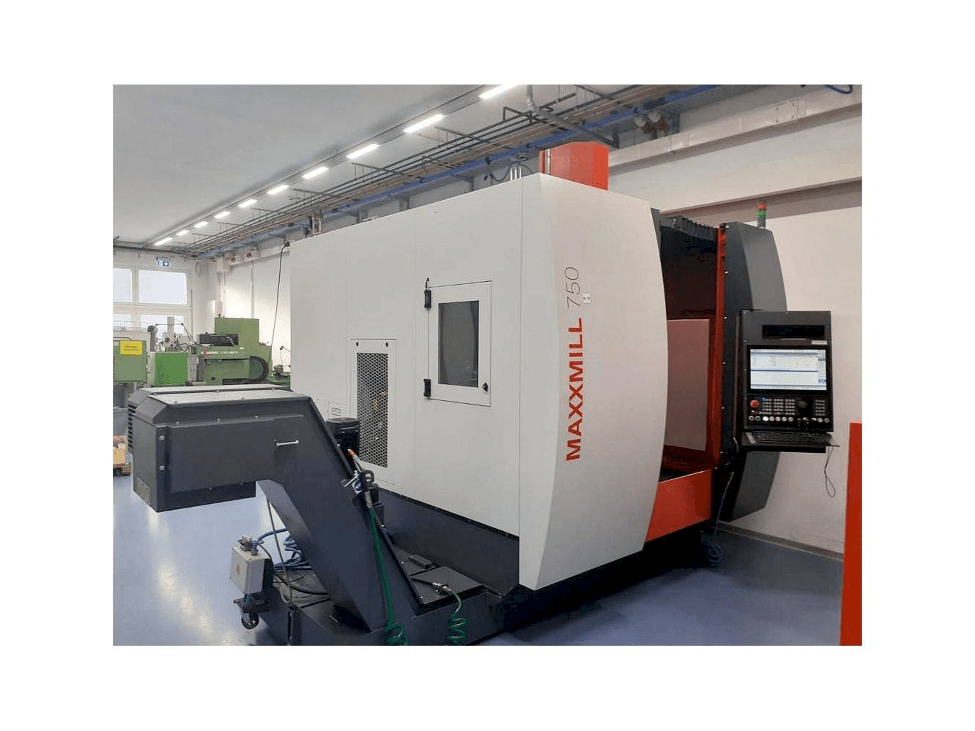 Prikaz stroja EMCO Maxxmill 750 sprijeda