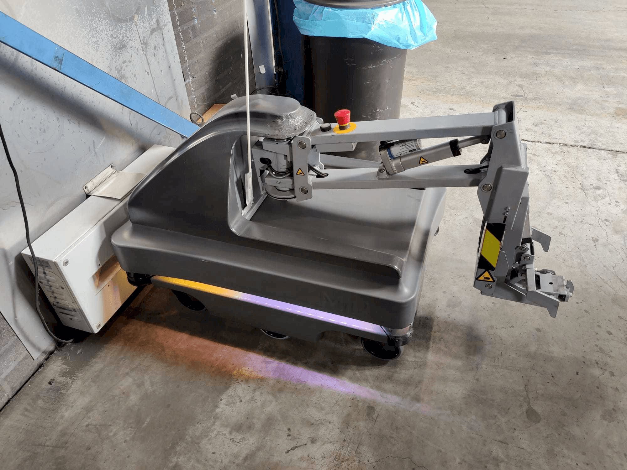 Prikaz stroja MIR 200 sprijeda