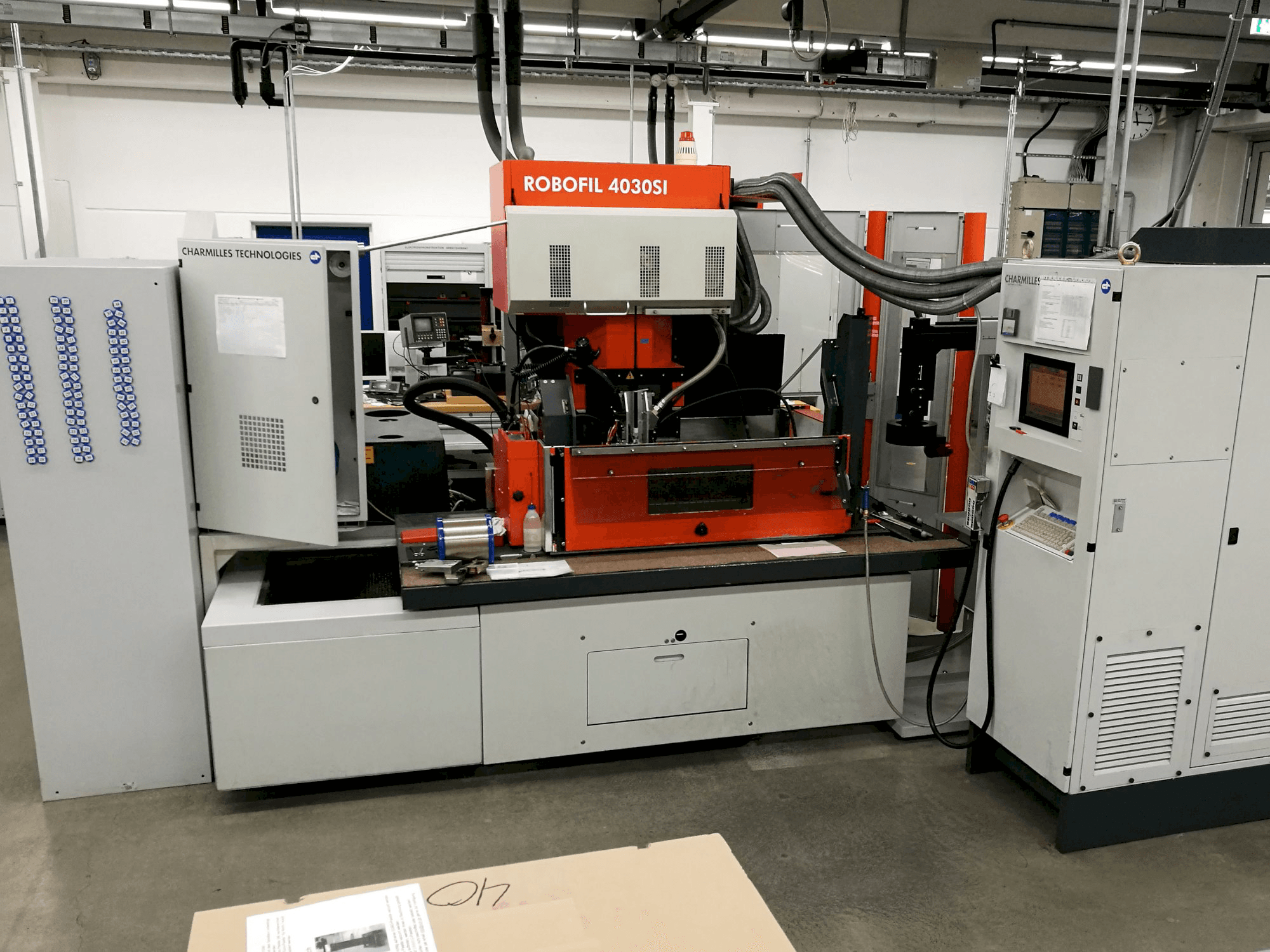 Prikaz stroja CHARMILLES ROBOFIL 4030SI sprijeda