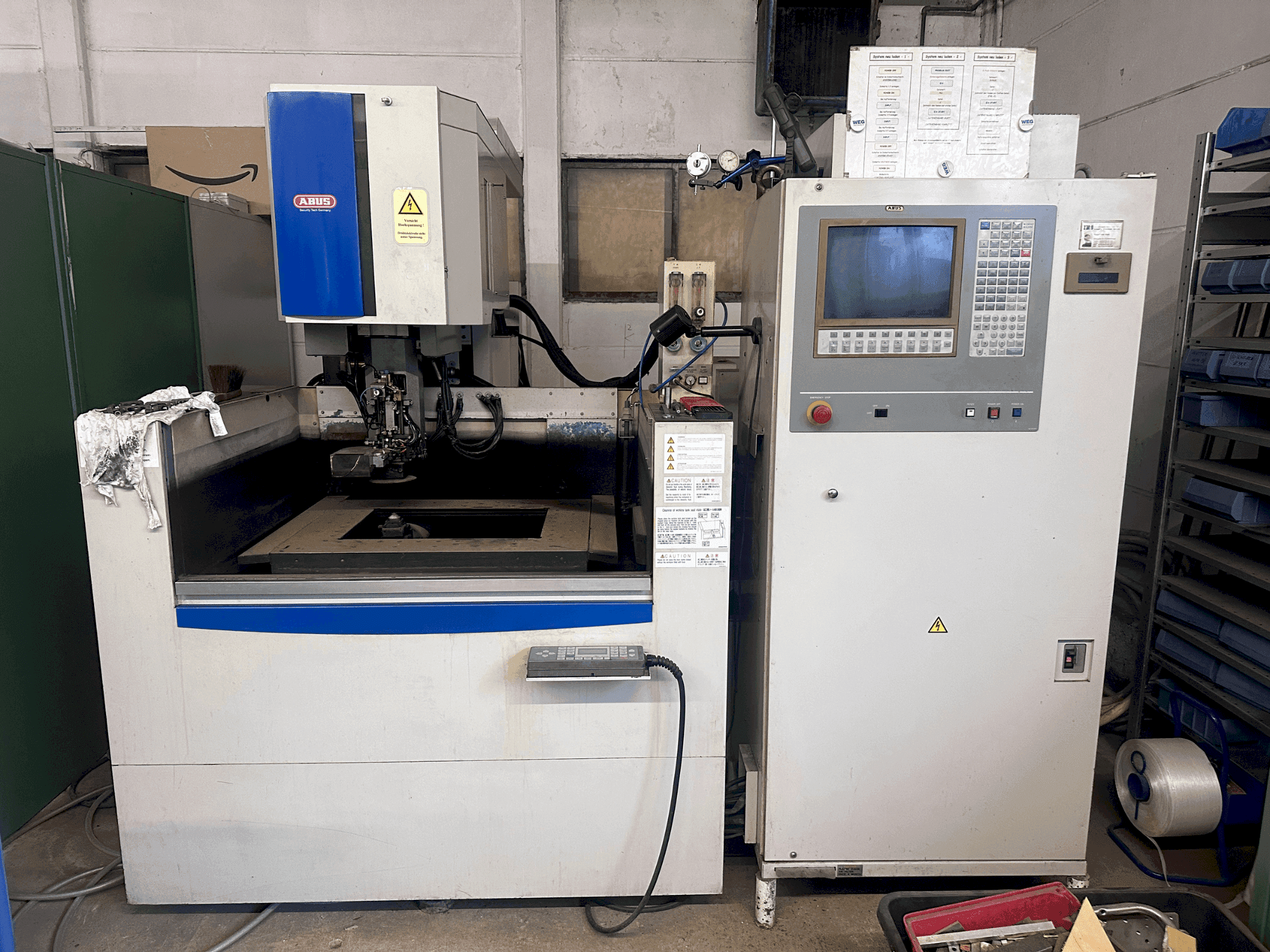 Prikaz stroja Mitsubishi FX20K sprijeda