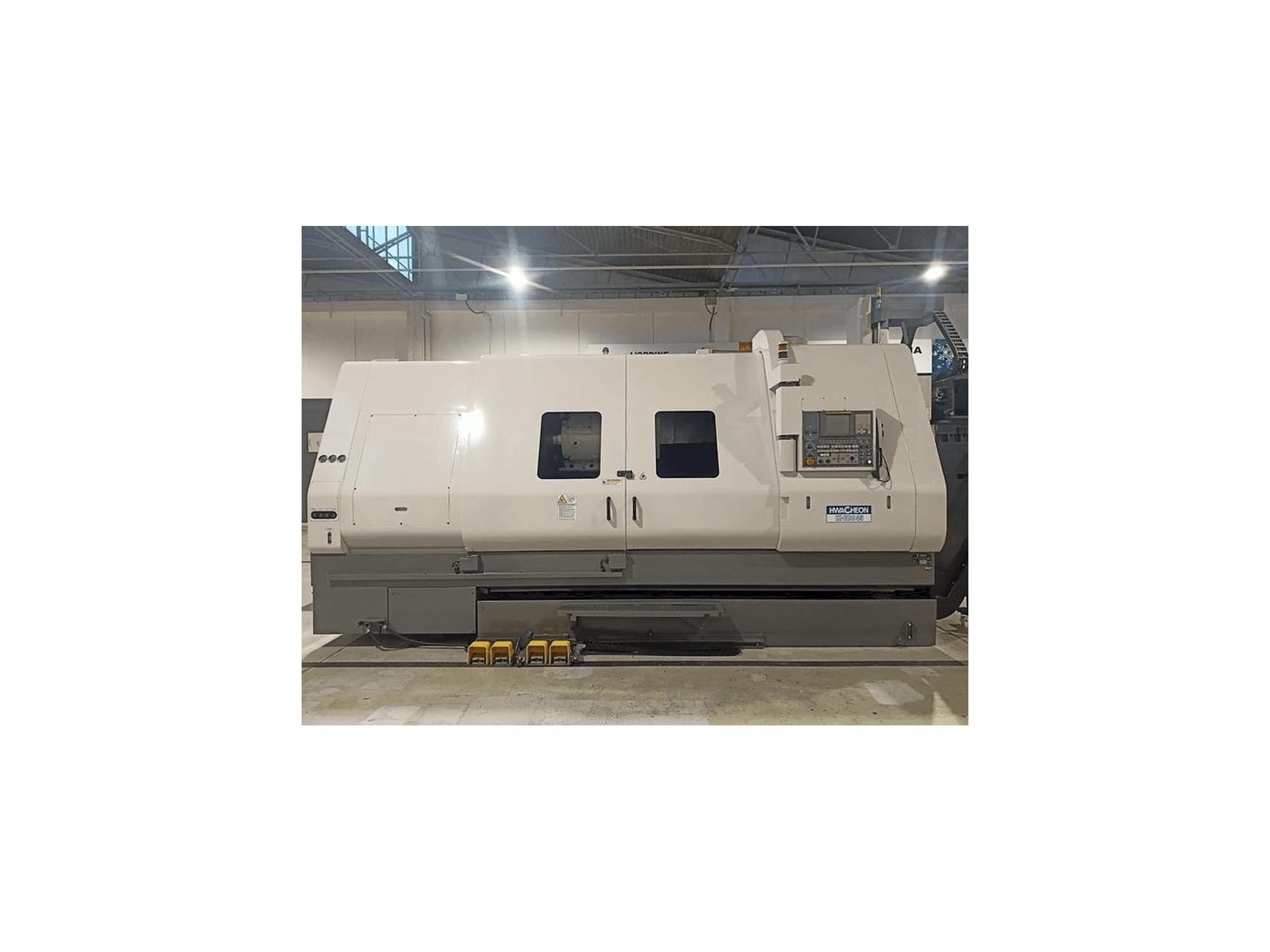 Prikaz stroja HWACHEON HI-ECO 45 sprijeda