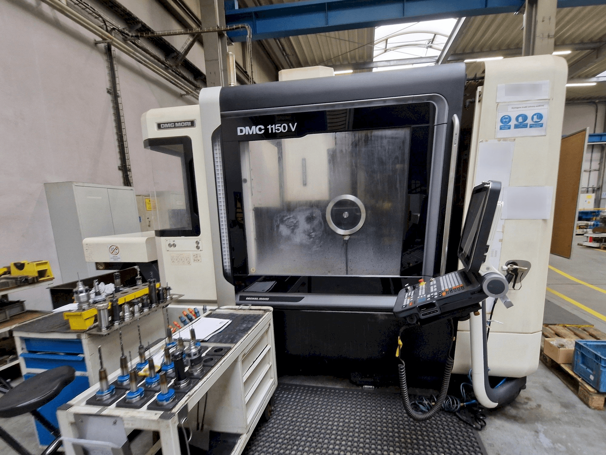 Prikaz stroja DMG MORI DMC 1150 V sprijeda