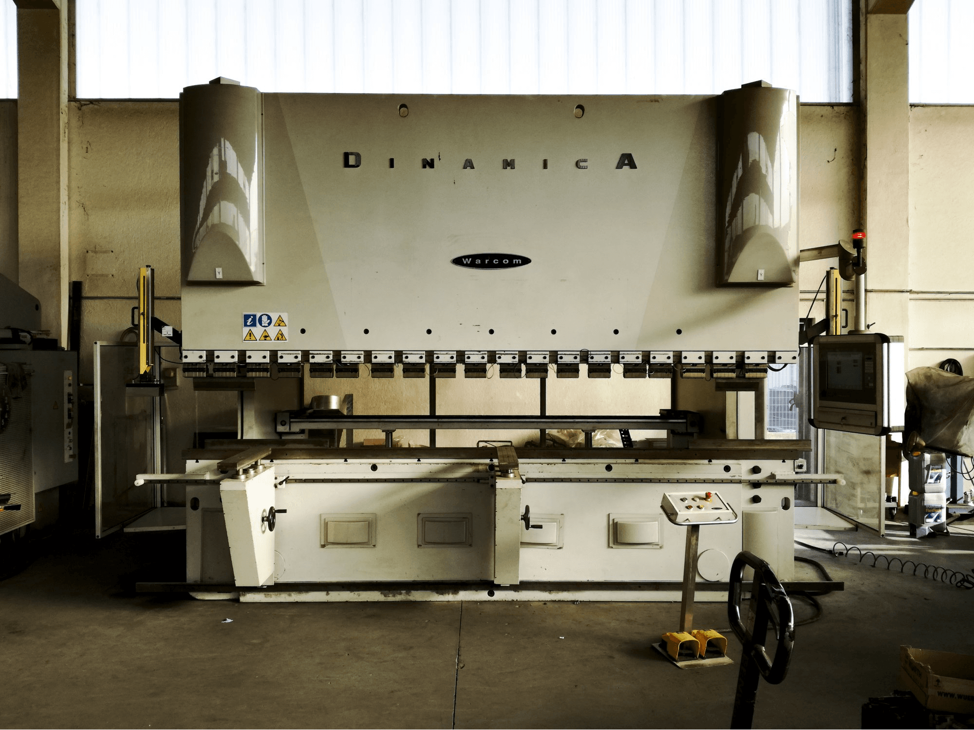 Prikaz stroja Warcom DINAMICA 320·40 sprijeda