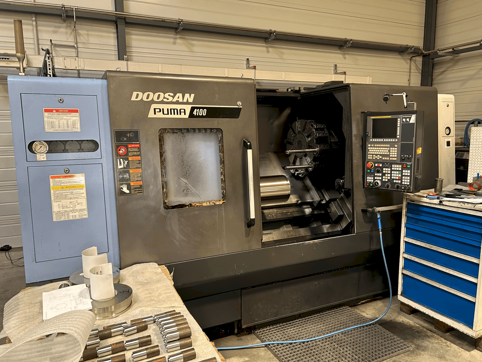 Prikaz stroja DOOSAN PUMA 4100B sprijeda