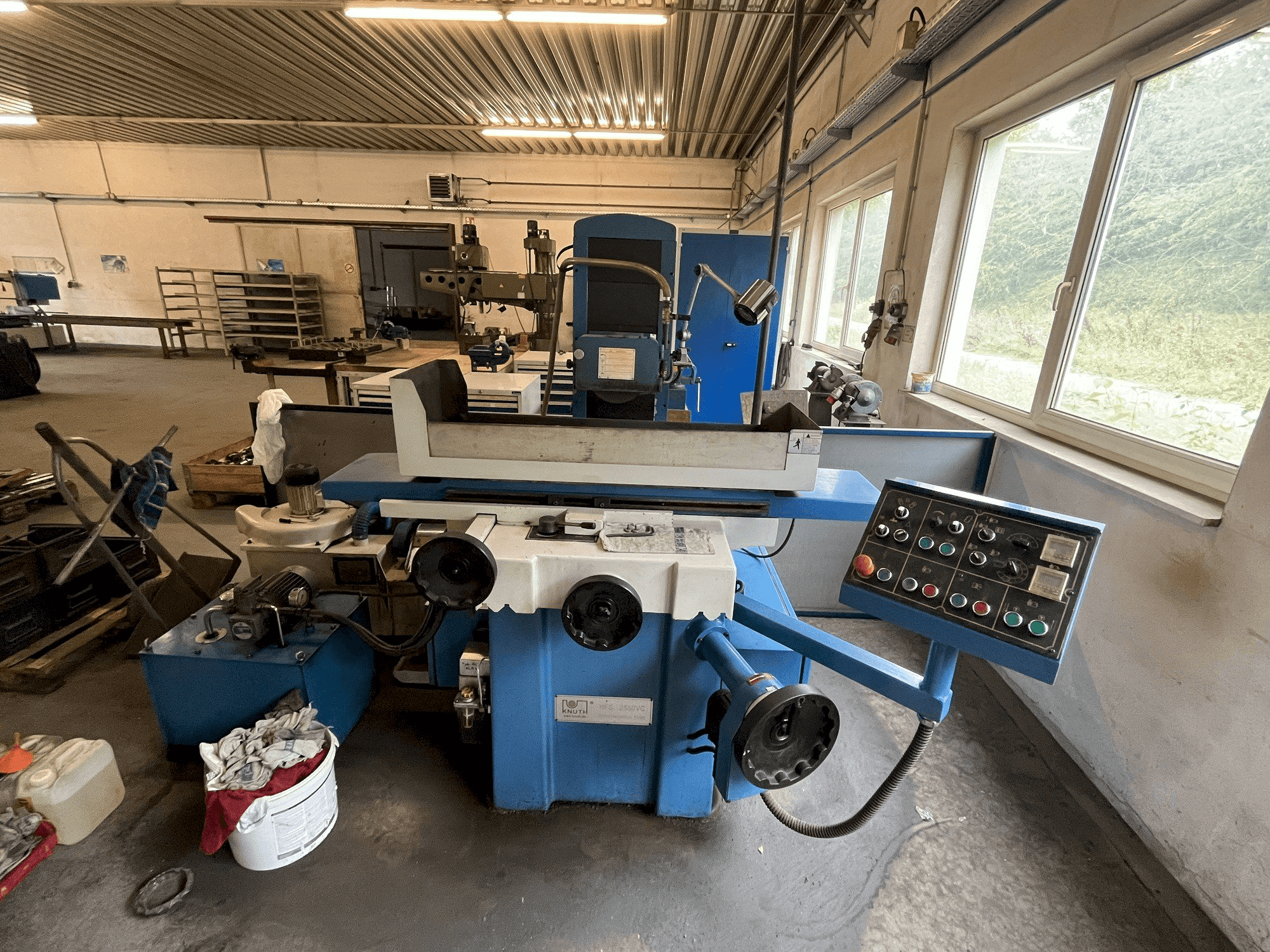 Prikaz stroja KNUTH HFS 2550 VC sprijeda
