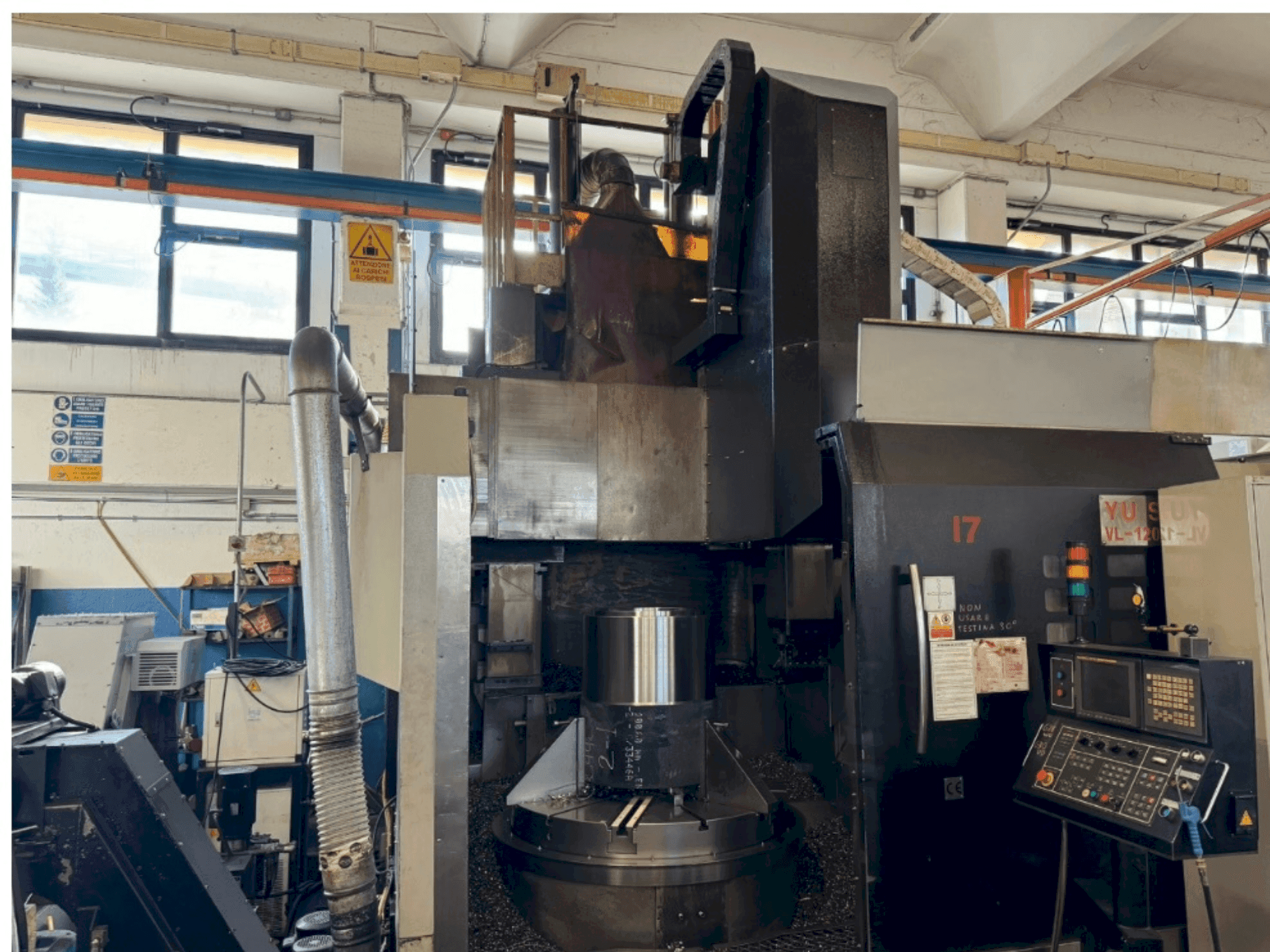 Prikaz stroja YU SHINE YS-VL-1200 ATC+C sprijeda