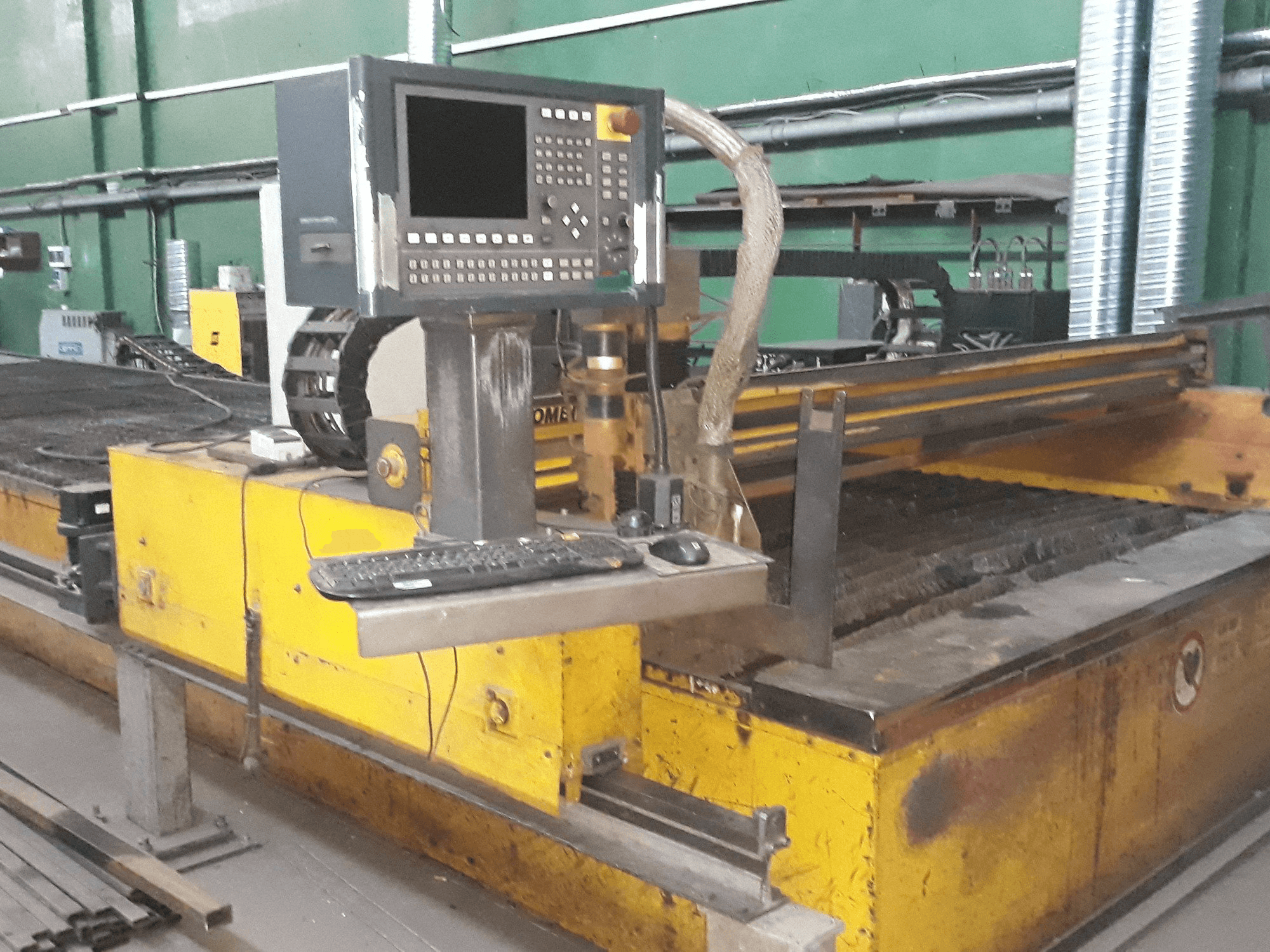 Prikaz stroja ESAB CXD-P 3000 sprijeda