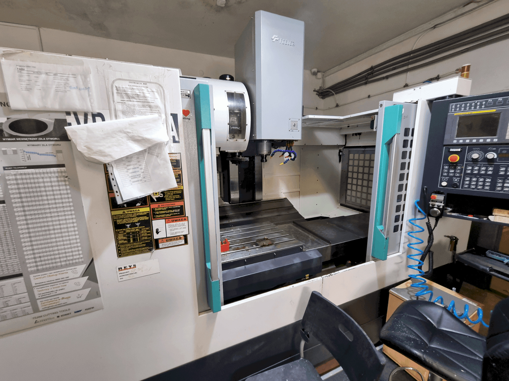 Prikaz stroja Feeler FVP1300A sprijeda