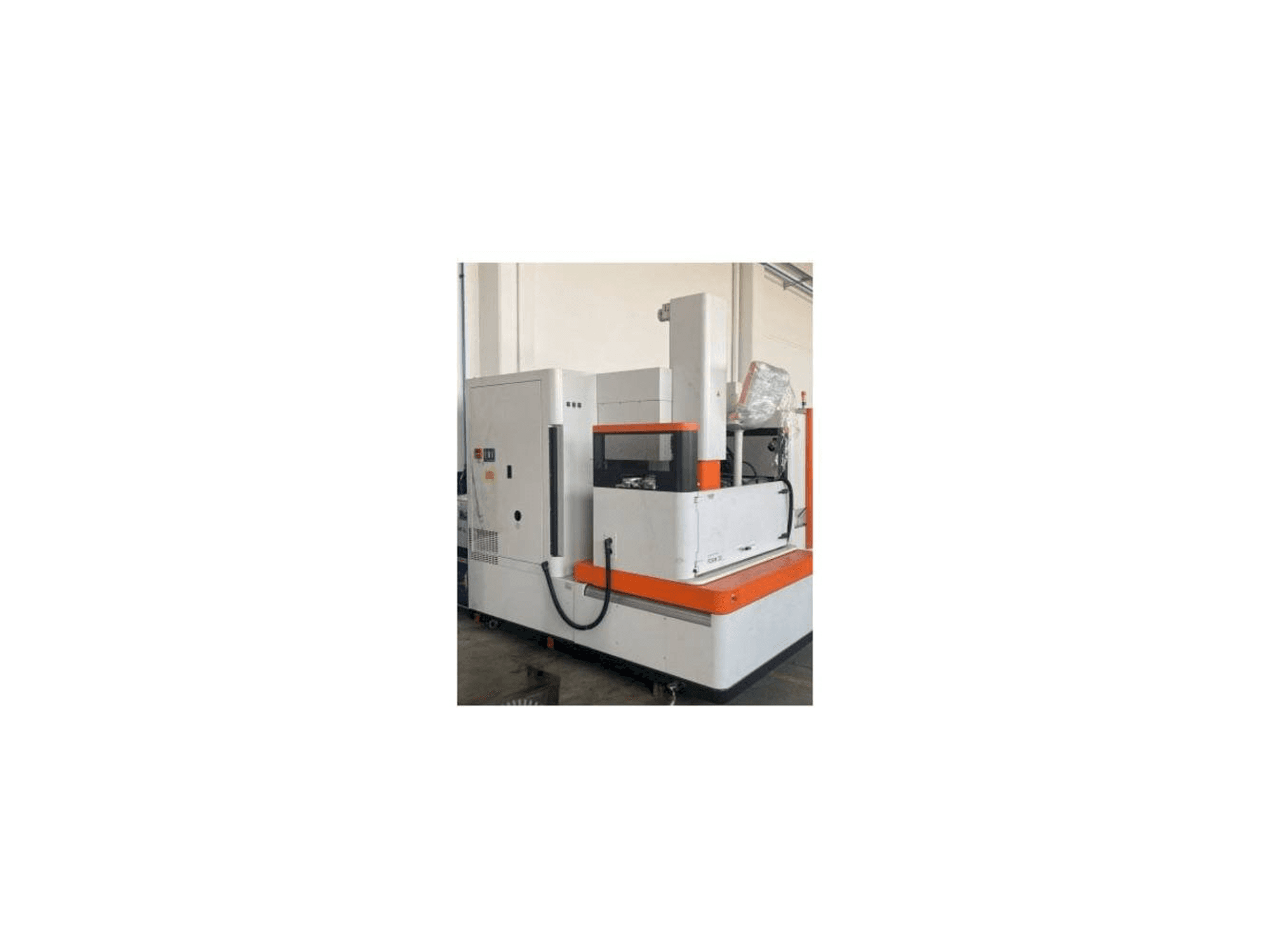 Prikaz stroja AgieCharmilles FORM 30 sprijeda