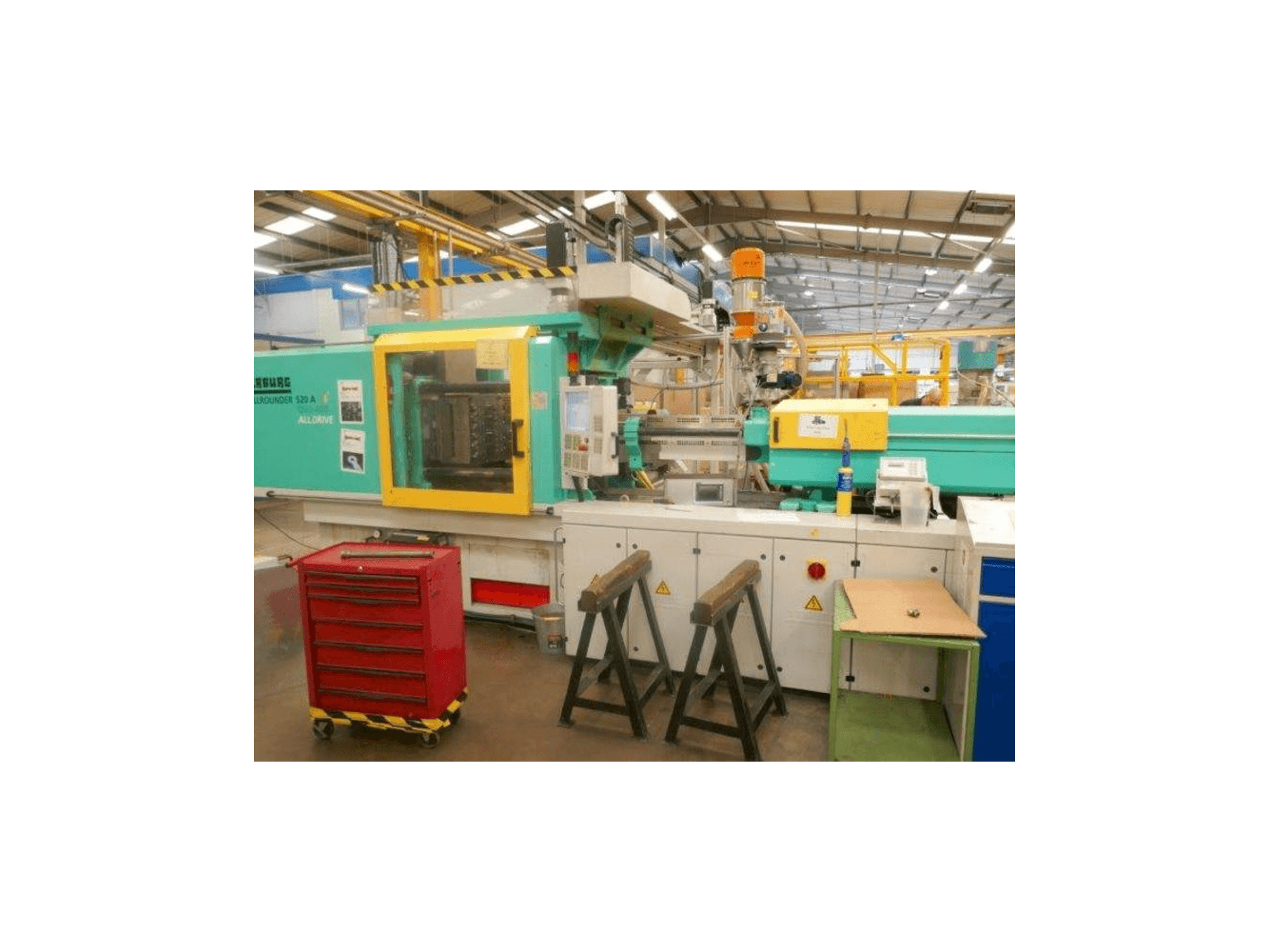 Prikaz stroja Arburg Allrounder 520 A 1500-400 sprijeda