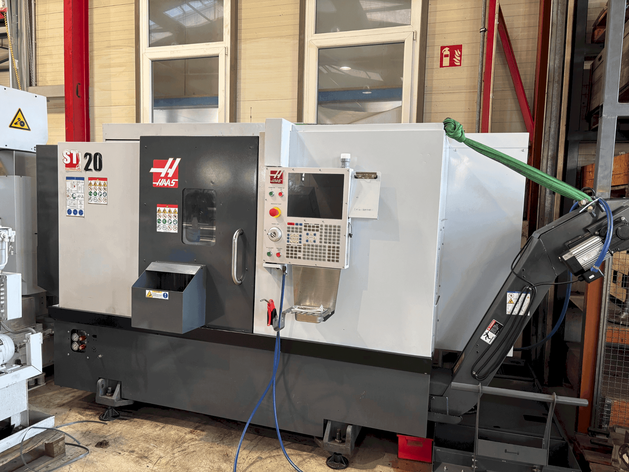 Prikaz stroja HAAS ST-20 sprijeda