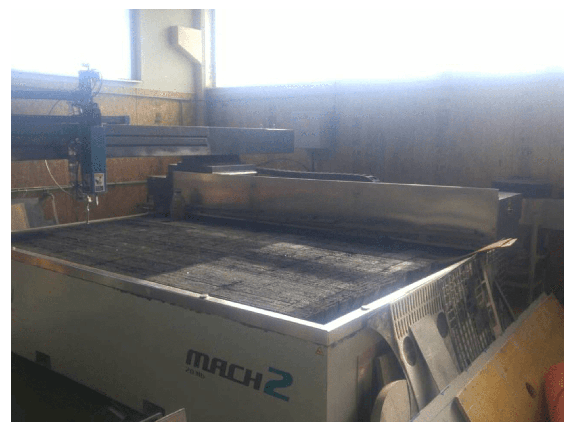 Prikaz stroja Flow Mach2-3120b sprijeda