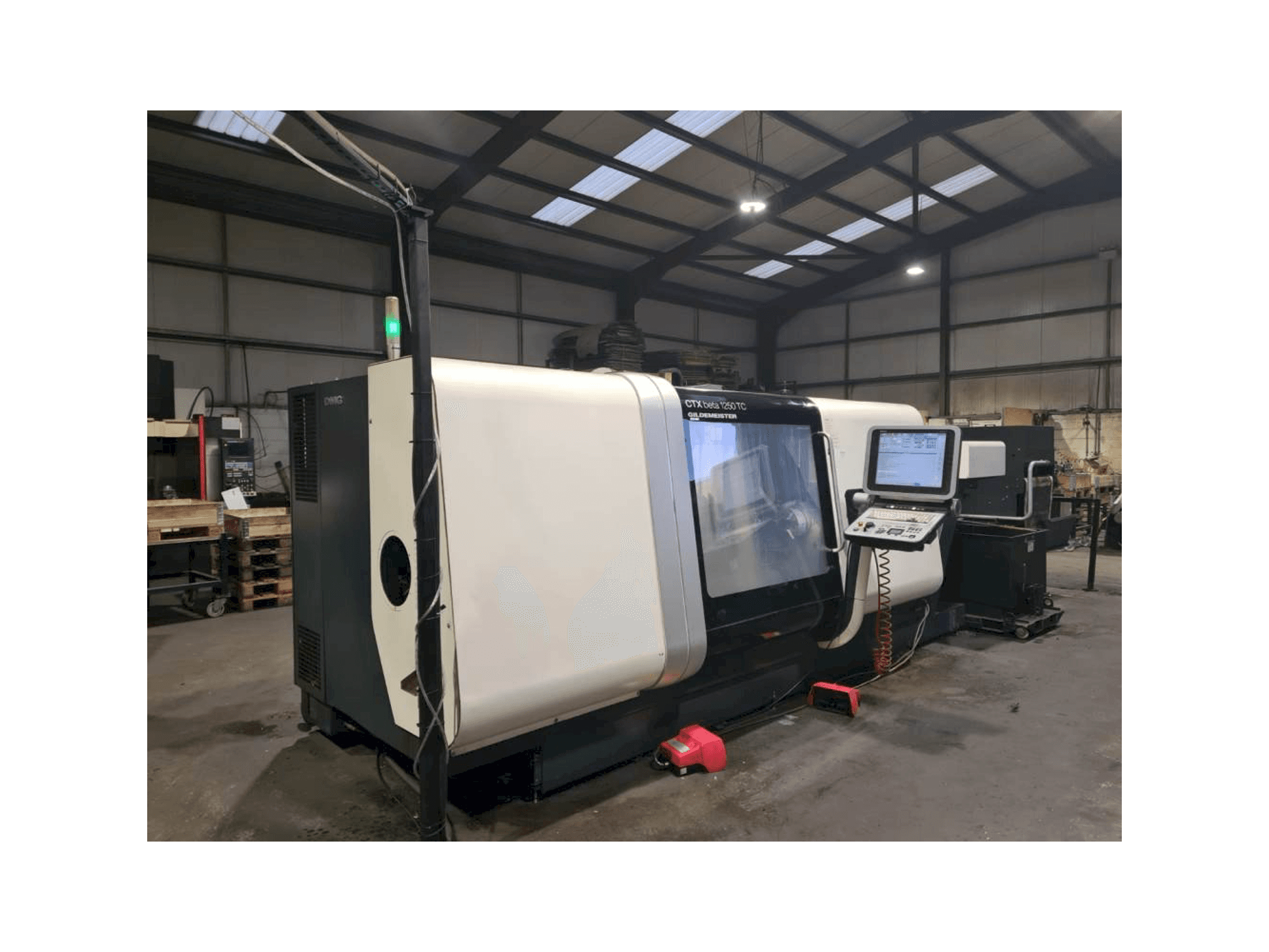 Prikaz stroja DMG GILDEMEISTER CTX beta 1250 TC sprijeda