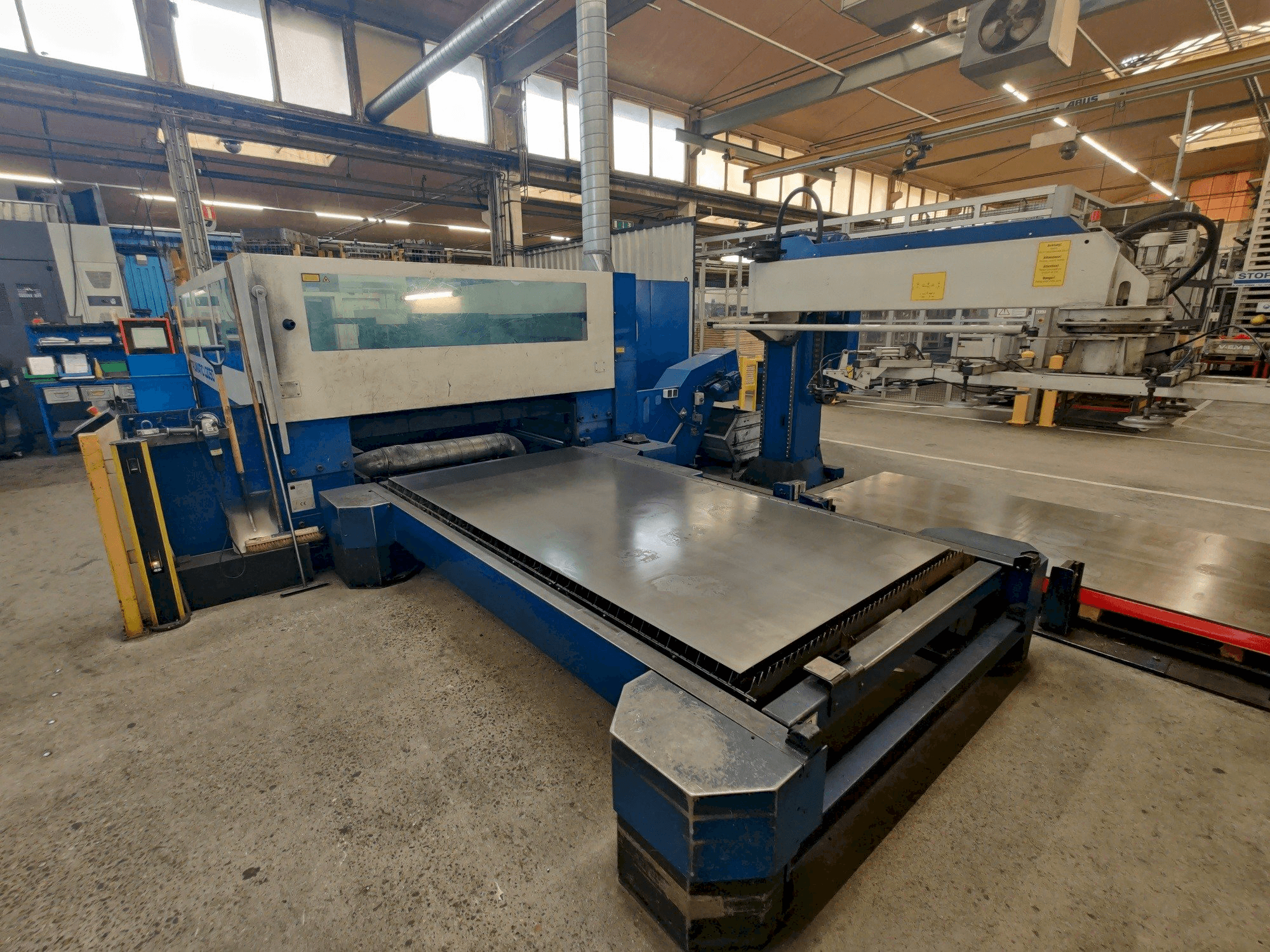Prikaz stroja Trumpf Trumatic L3050 sprijeda