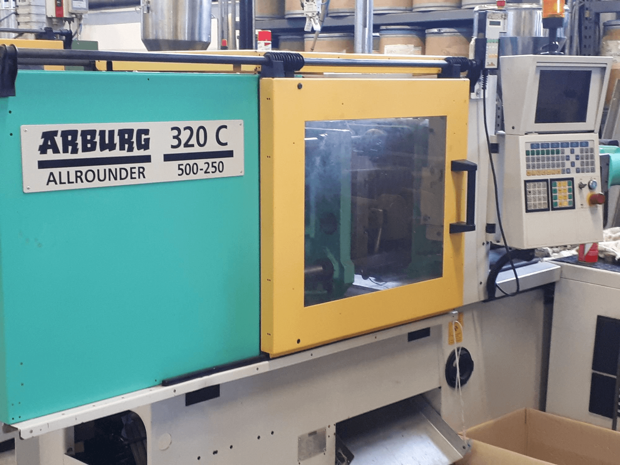 Prikaz stroja Arburg 320c 500-250 sprijeda