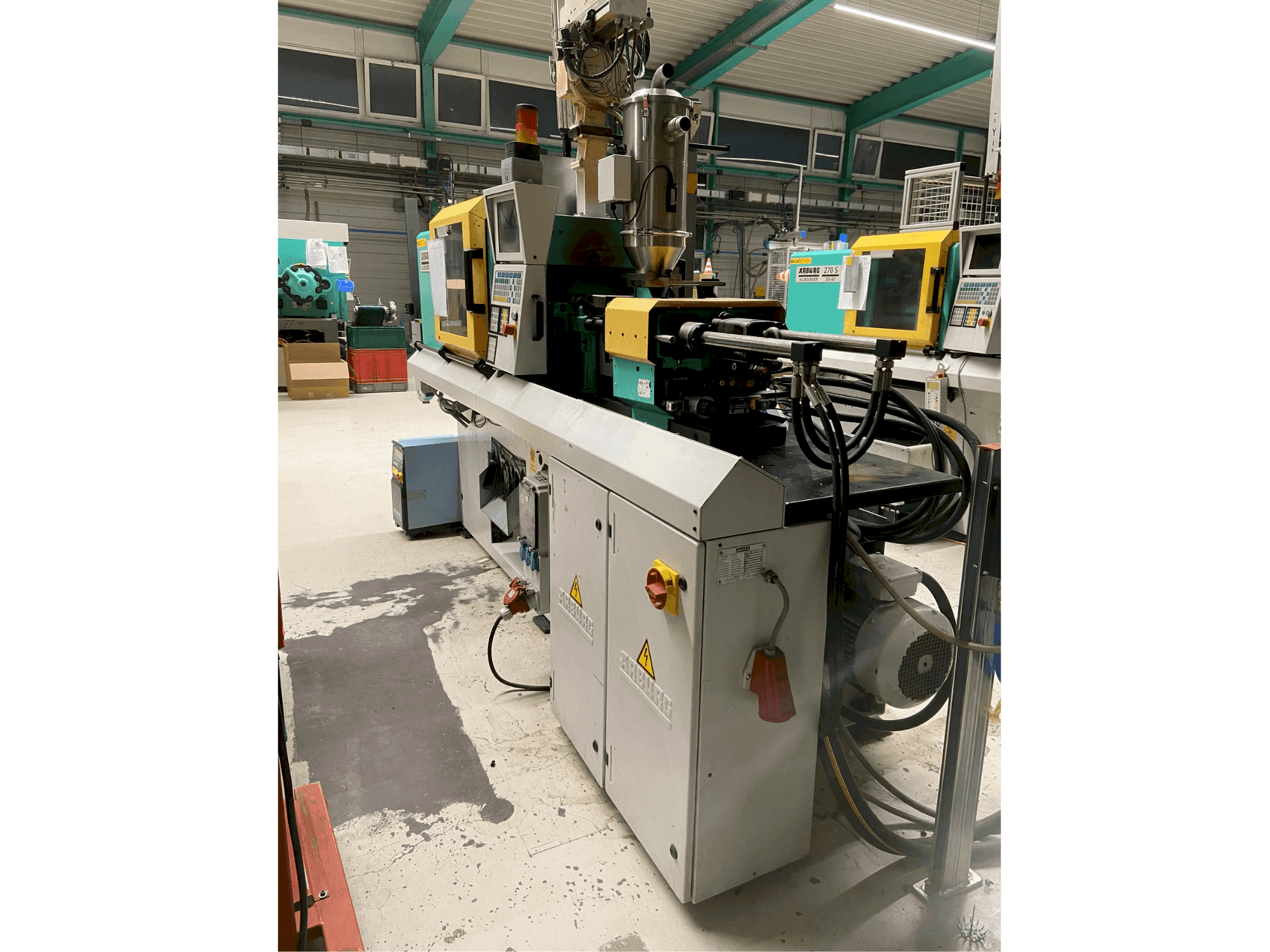 Prikaz desne strane stroja Arburg 220 S 250-60