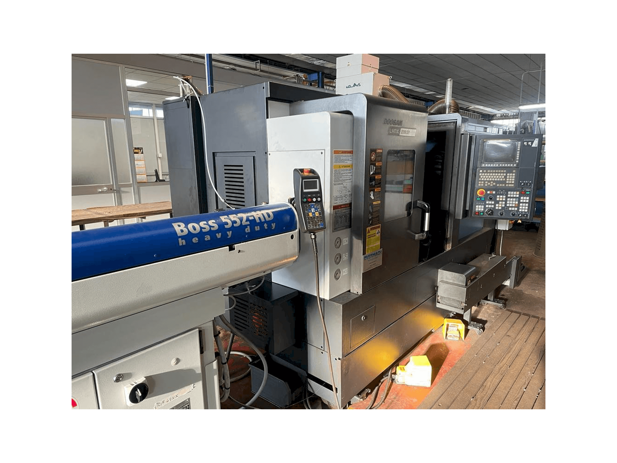 Prikaz stroja Doosan LYNX 220LSY sprijeda