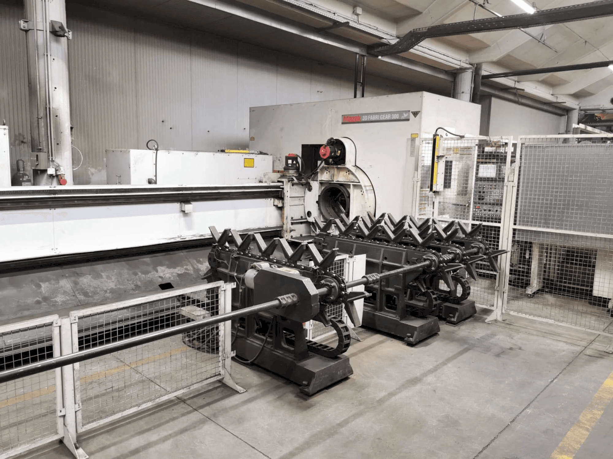 Prikaz stroja Mazak 3D Fabri Gear 300V sprijeda