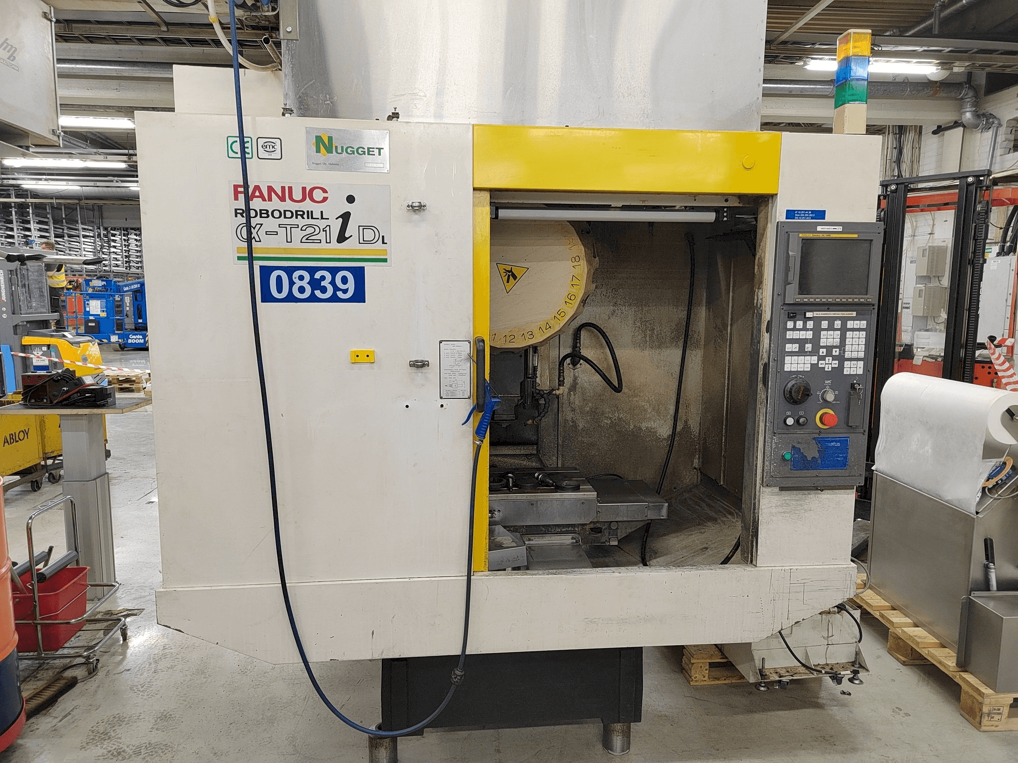 Prikaz stroja FANUC Robodrill Alpha-T21iDL sprijeda