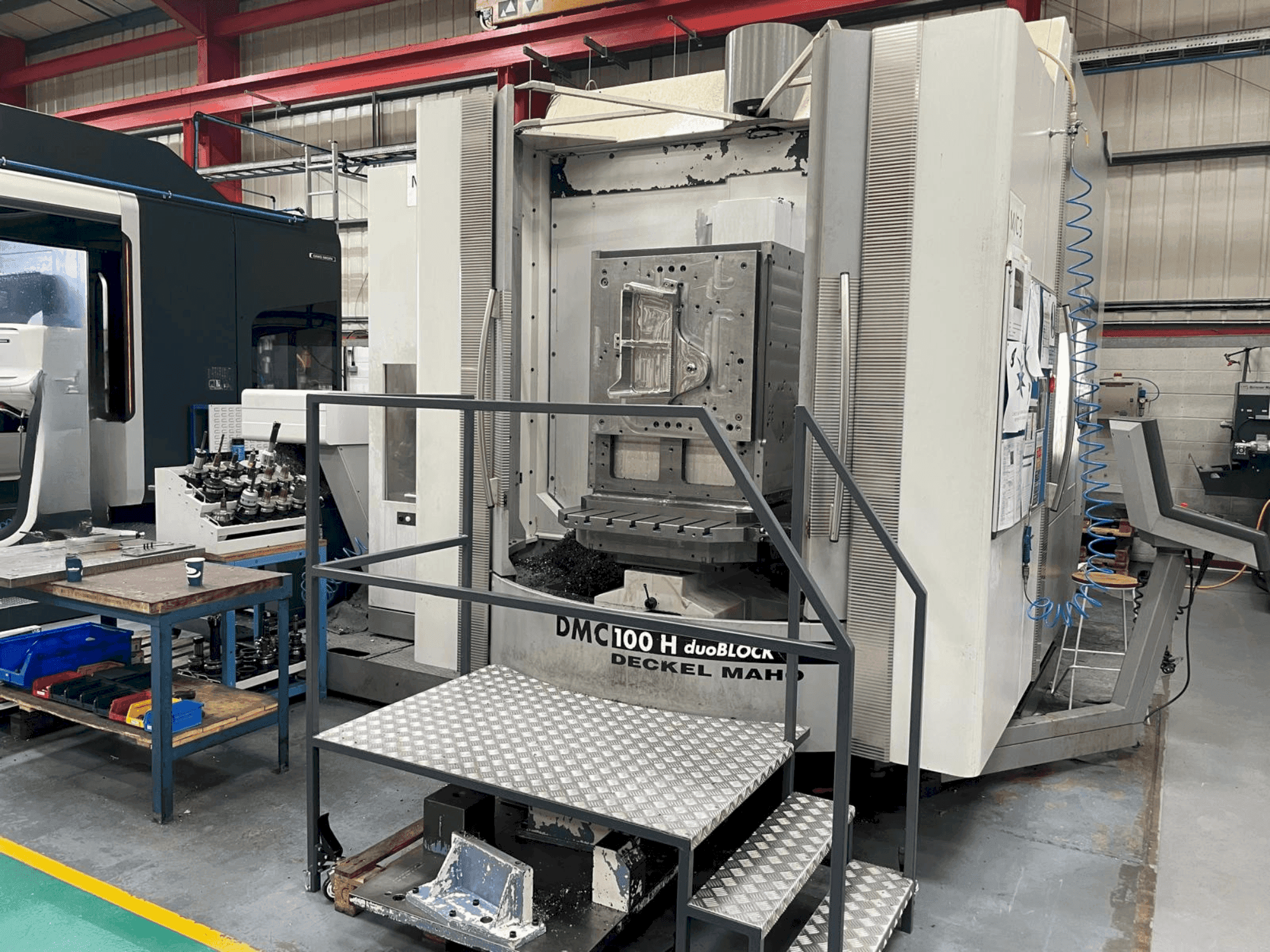 Prikaz stroja DMG DECKEL MAHO DMC 100H duoBLOCK sprijeda