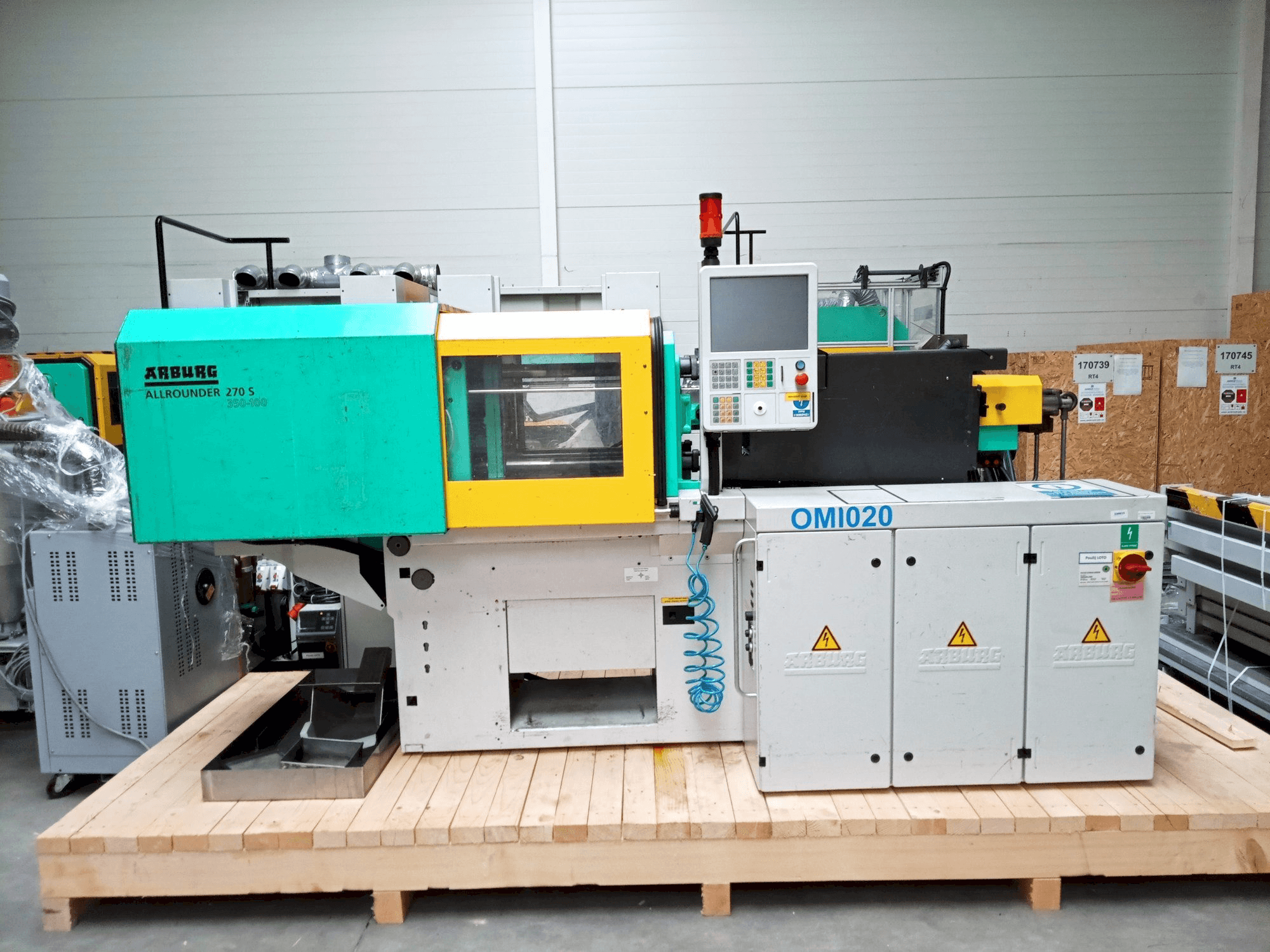 Prikaz stroja Arburg Allrounder 270S 350-100U sprijeda