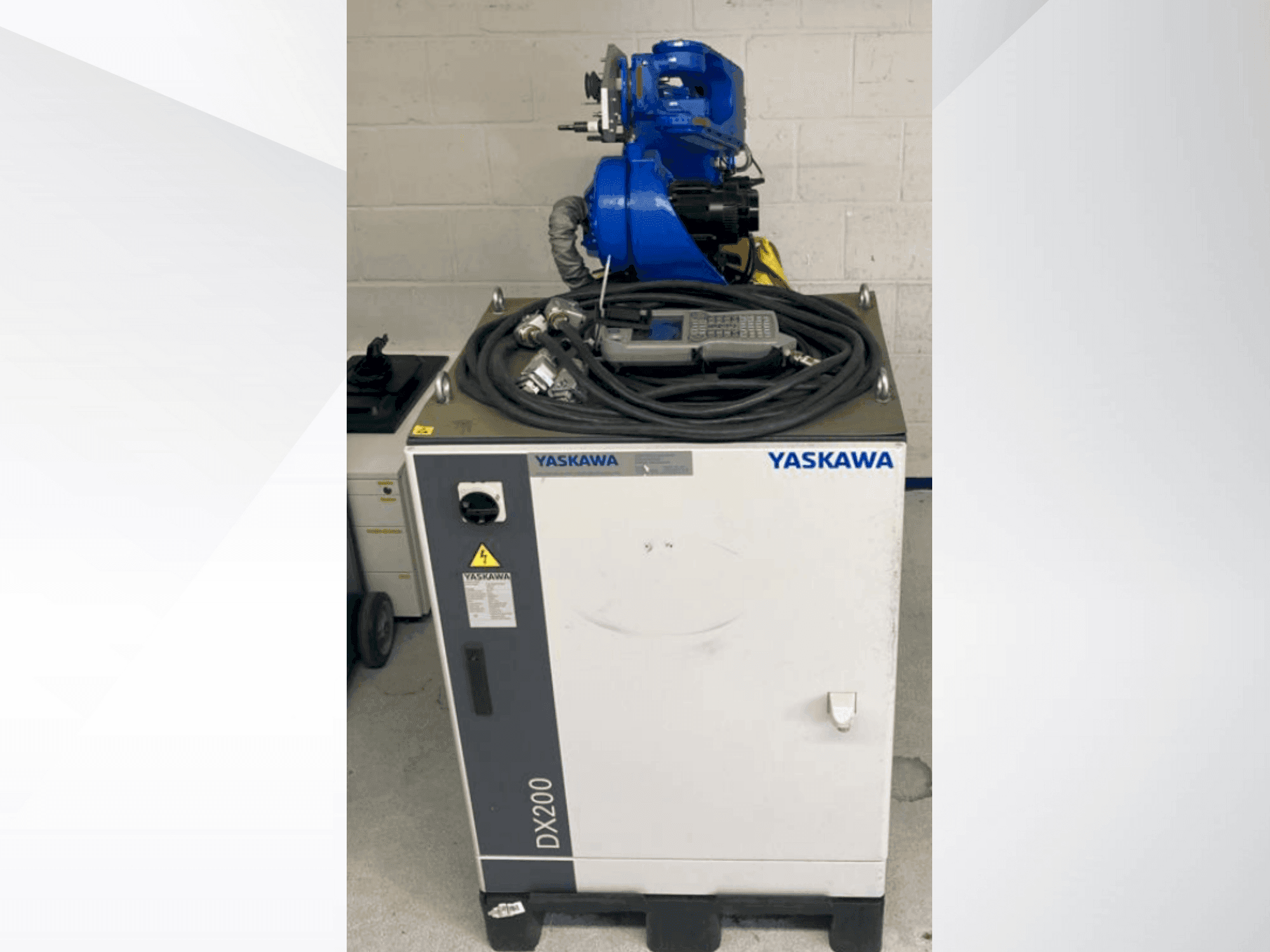 Prikaz stroja Yaskawa Motoman YR-MH00024-A00 sprijeda