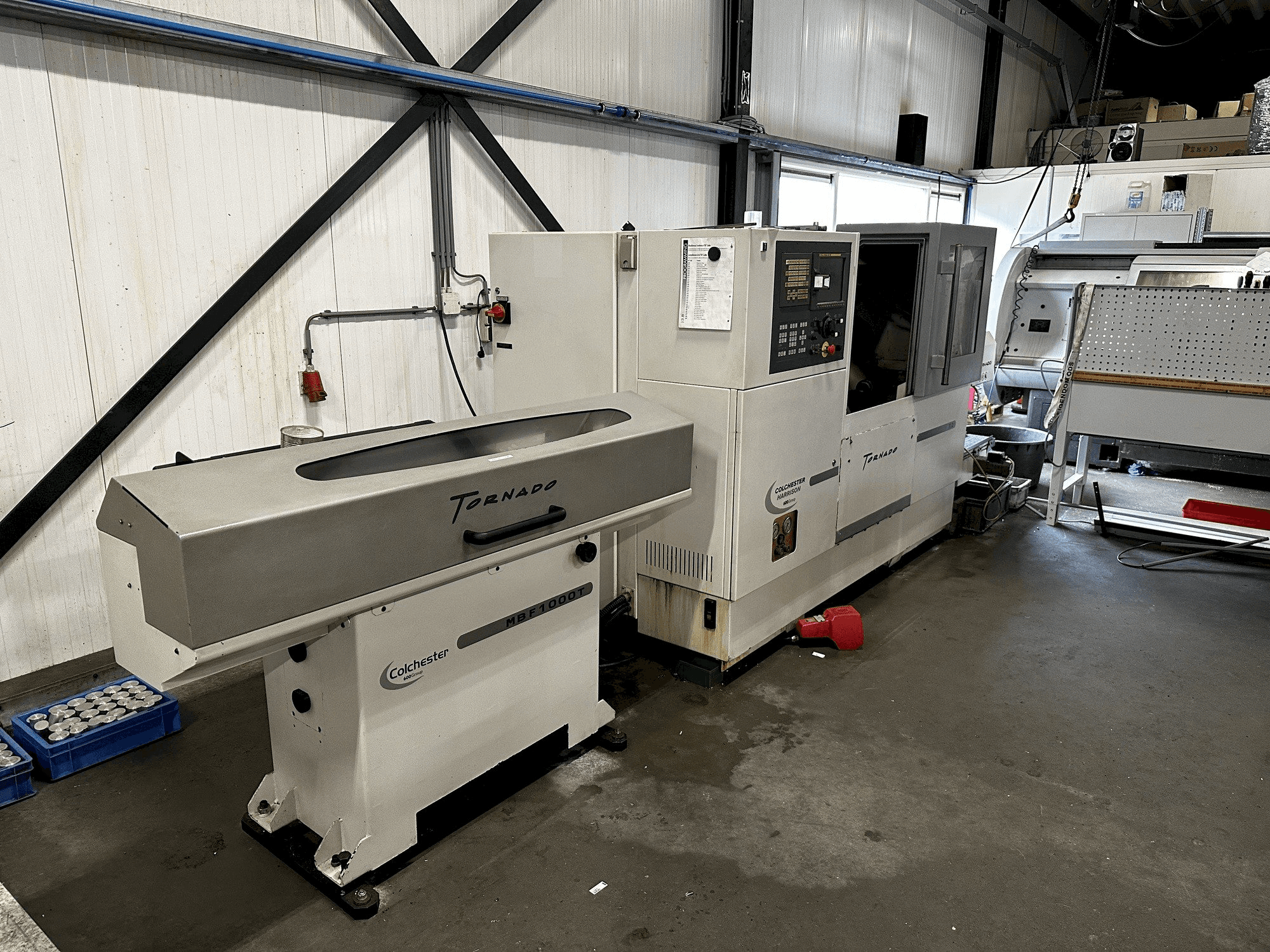 Prikaz stroja Colchester Tornado T2 sprijeda