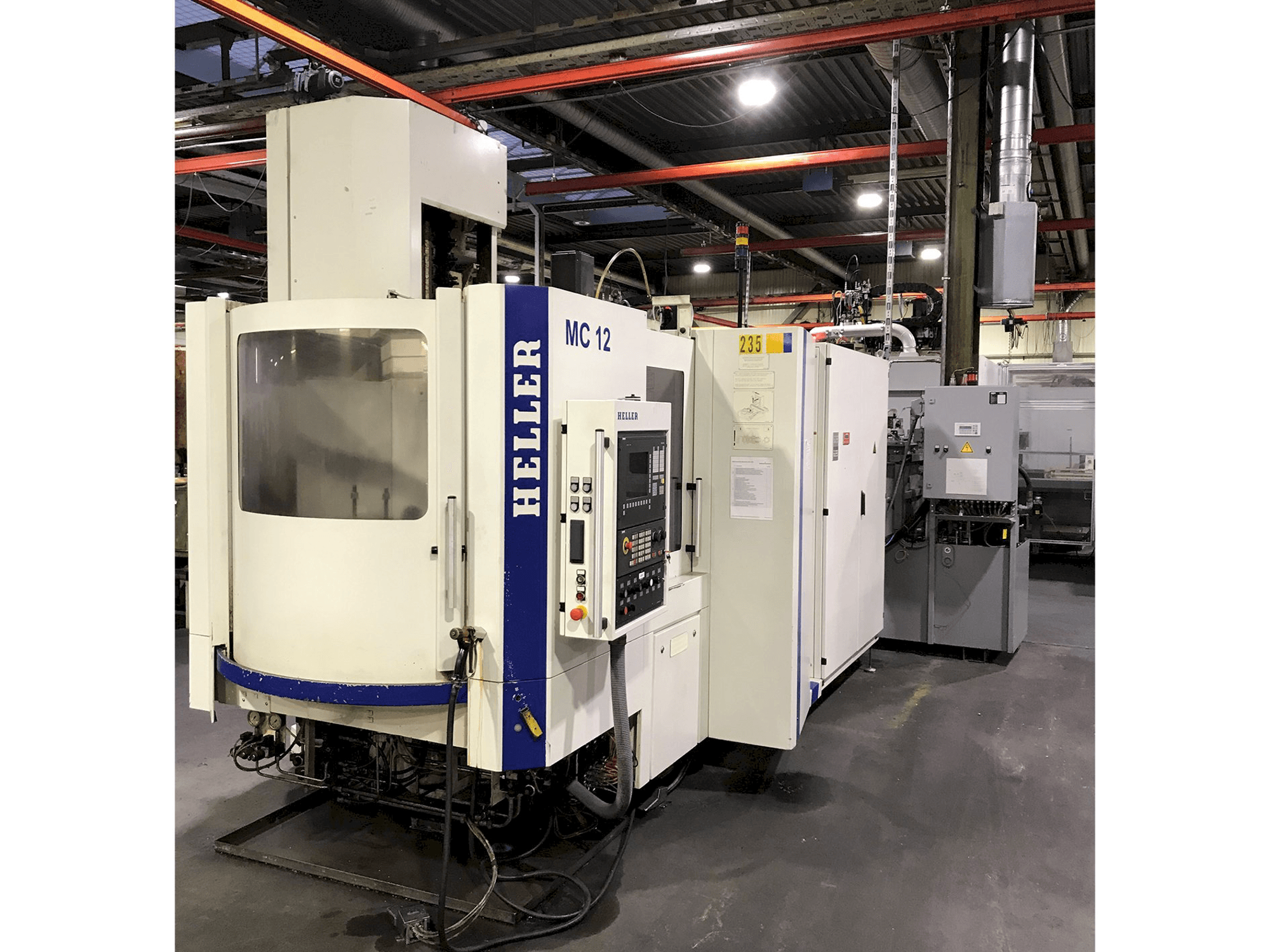 Prikaz stroja HELLER MC 12 sprijeda