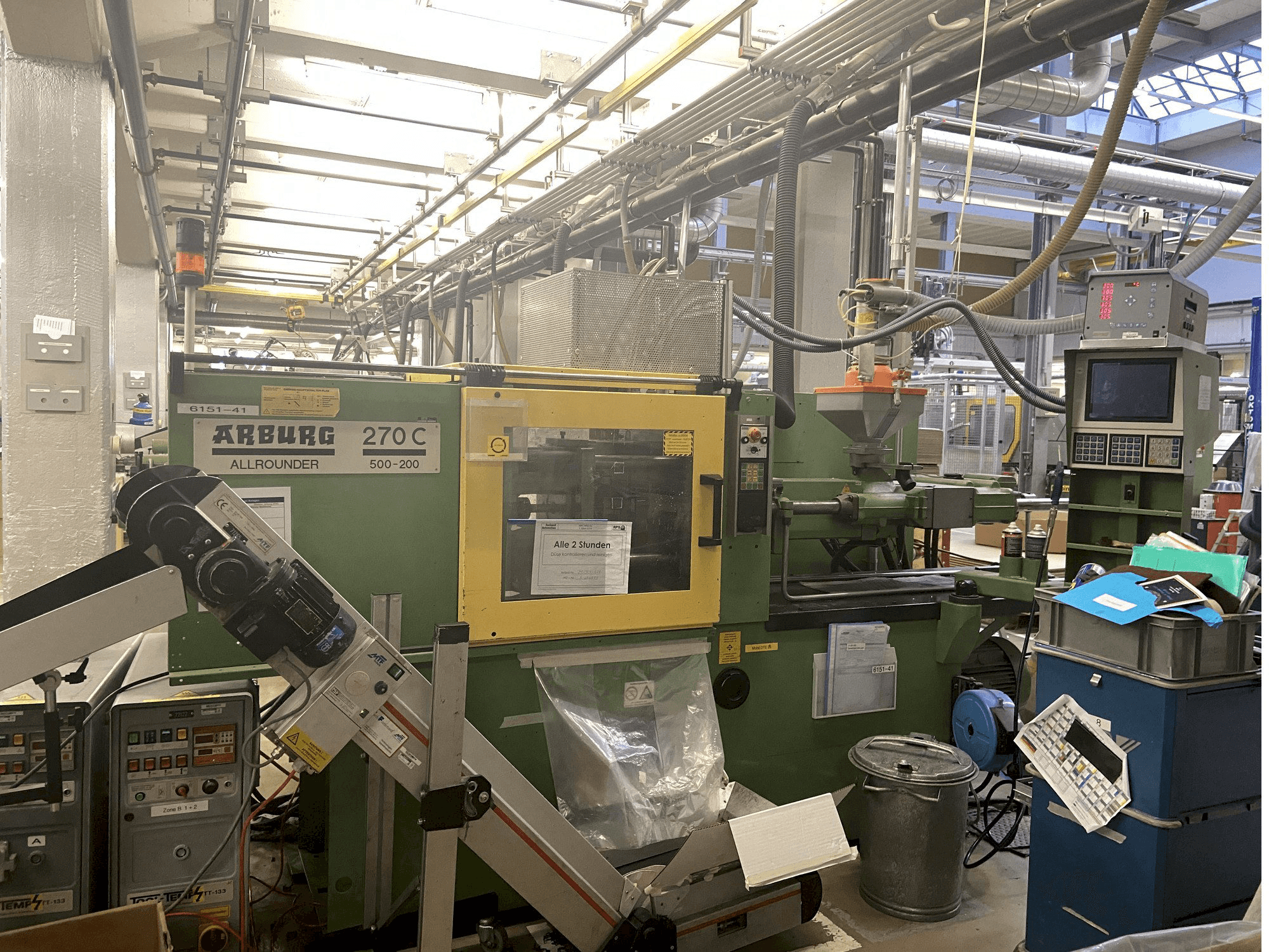 Prikaz stroja Arburg ALLROUNDER 270 C 500 - 200 sprijeda