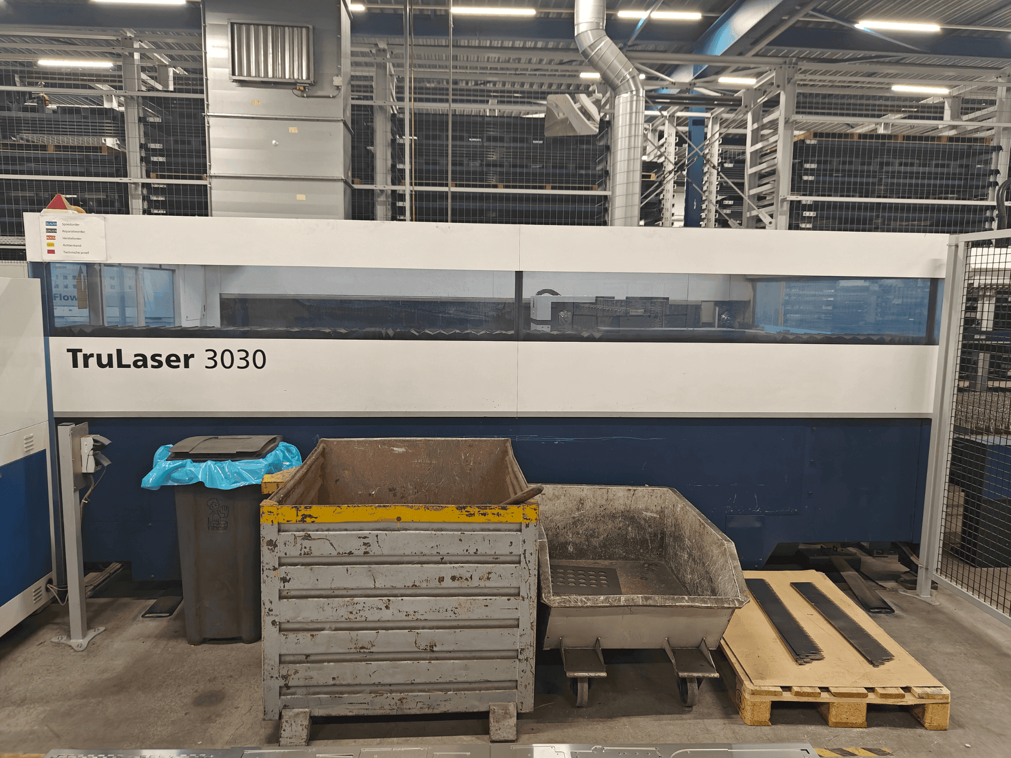 Prikaz stroja TRUMPF TruLaser 3030 3,2kW CO2 sprijeda