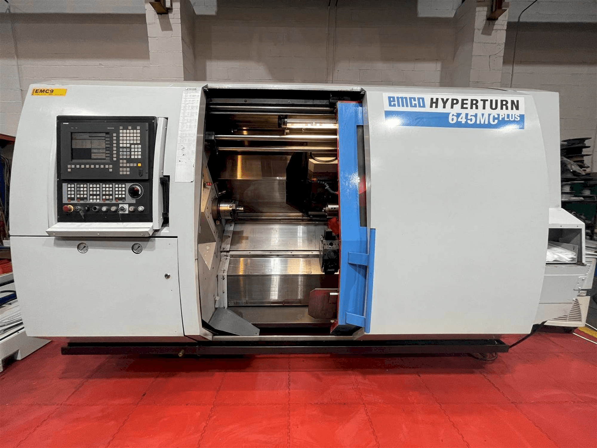 Prikaz stroja EMCO Hyperturn 645MC Plus sprijeda