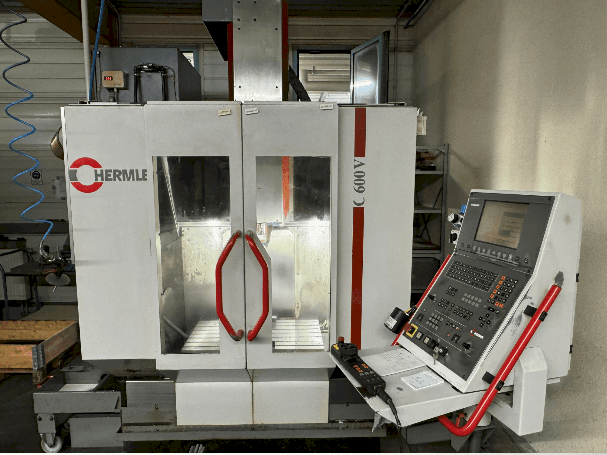 Prikaz stroja HERMLE C600 sprijeda