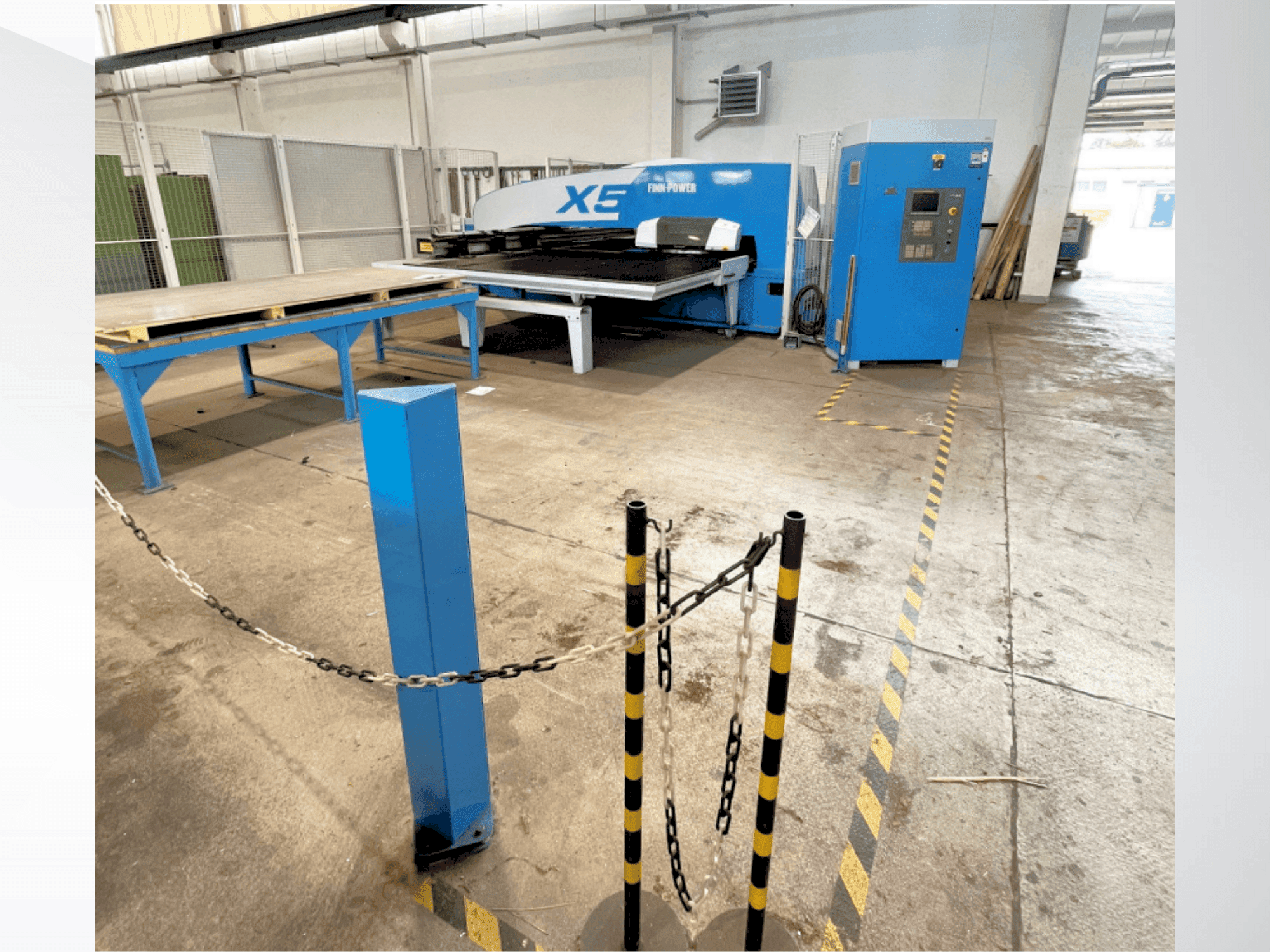 Prikaz stroja Finn-Power X5 sprijeda