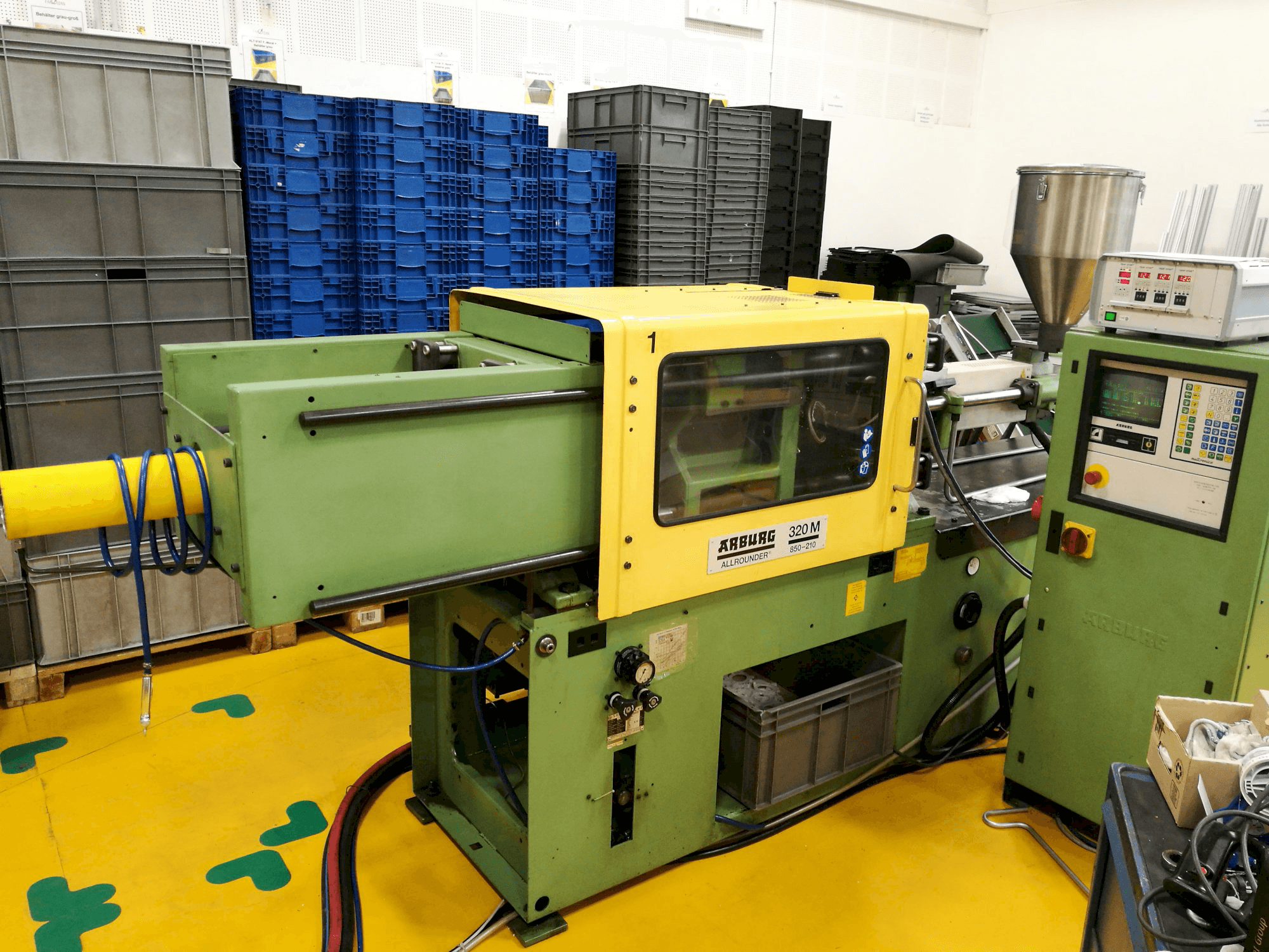 Prikaz stroja Arburg 320 M 850-210 slijeva