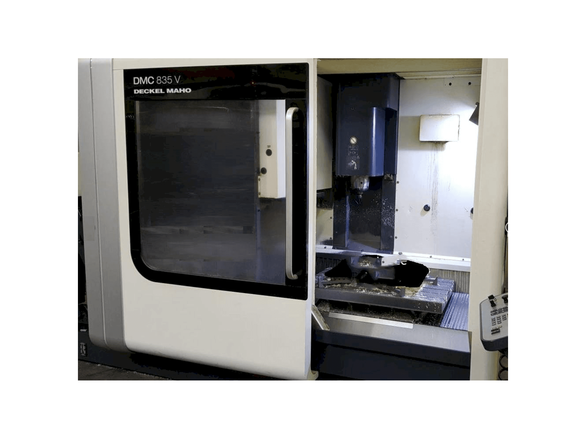 Prikaz stroja DECKEL MAHO DMC 835 V sprijeda