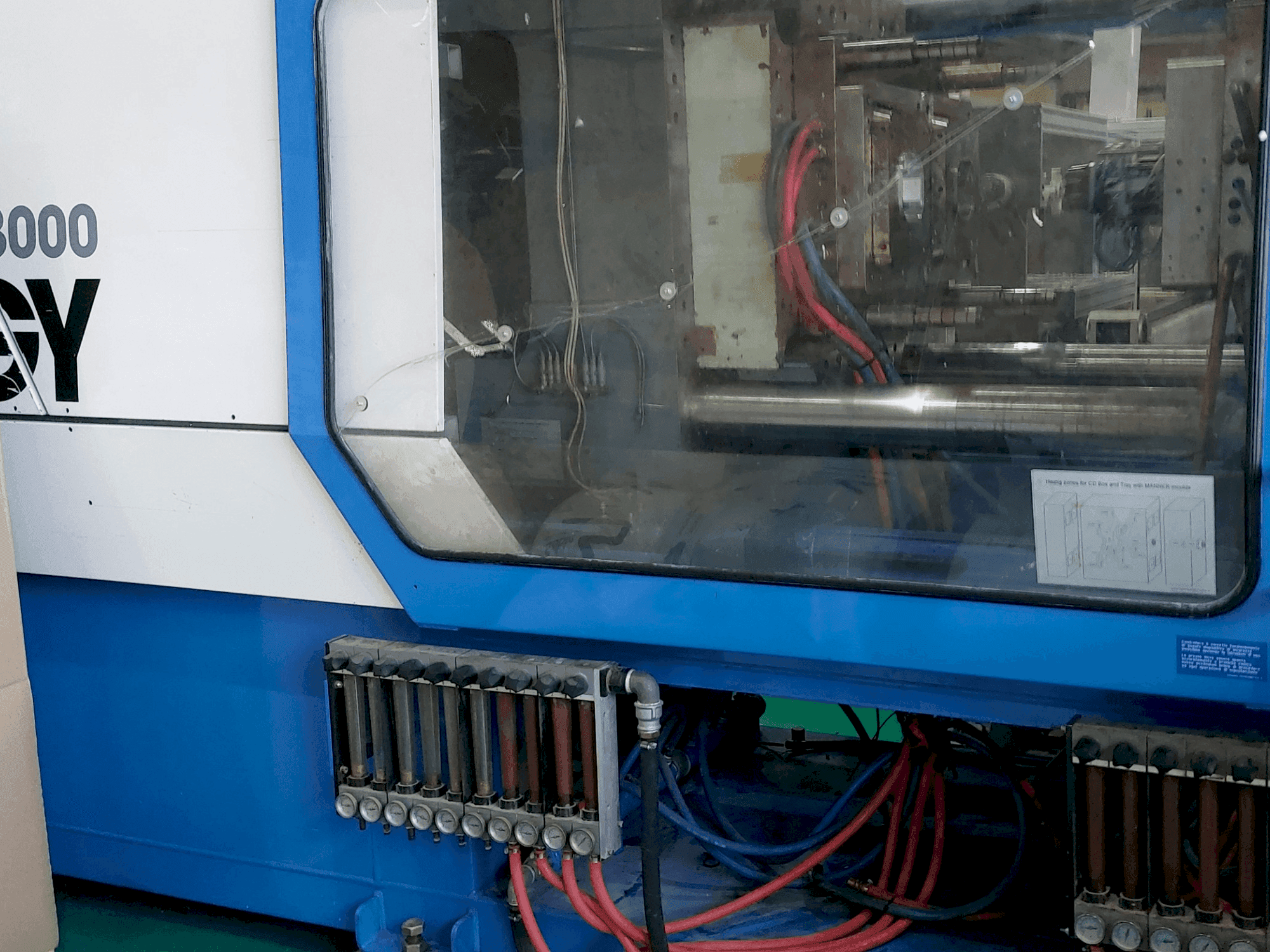 Prikaz stroja Netstal S 300 – 1700 sprijeda