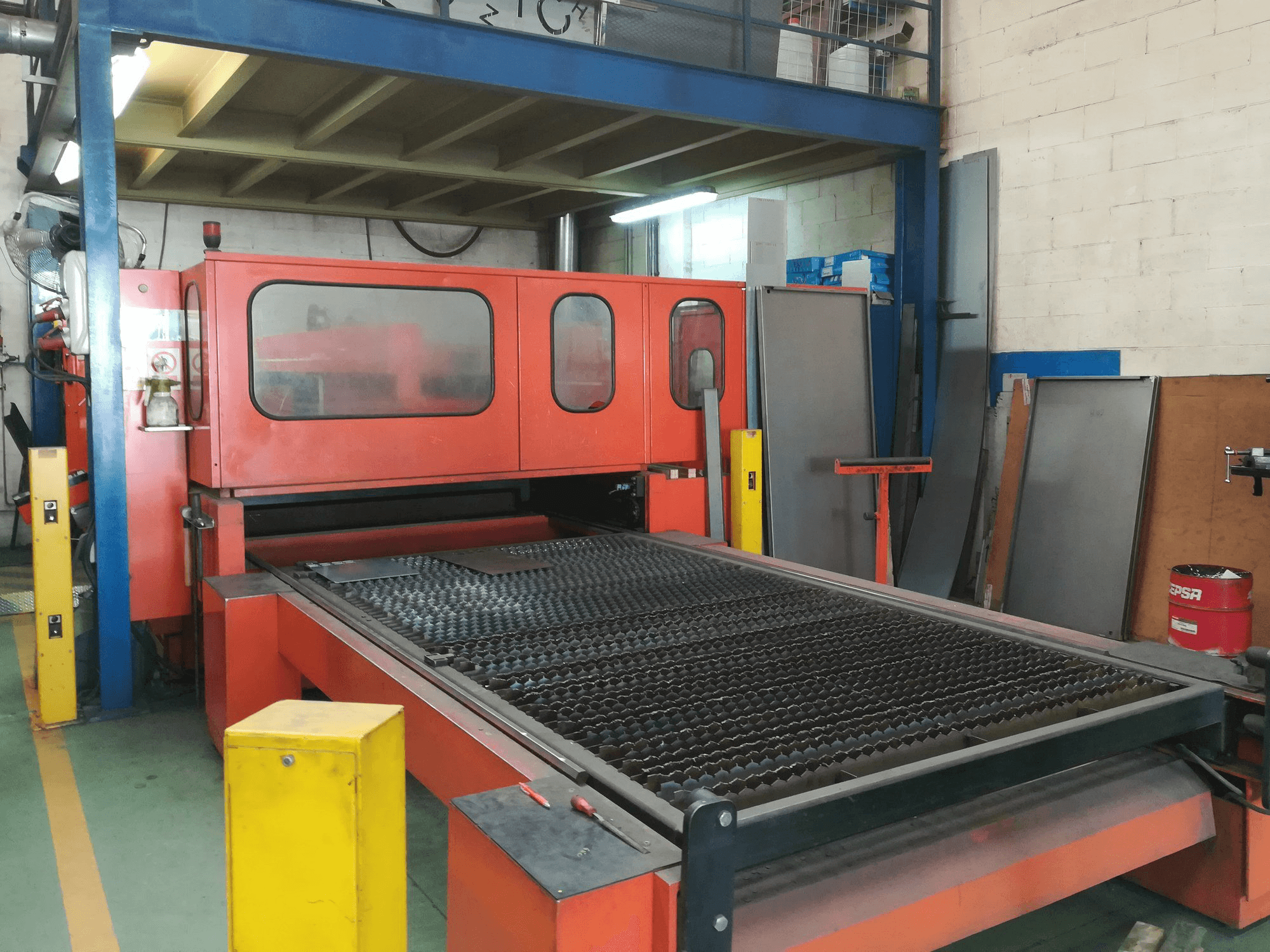 Prikaz stroja Bystronic Bystar 3015 sprijeda