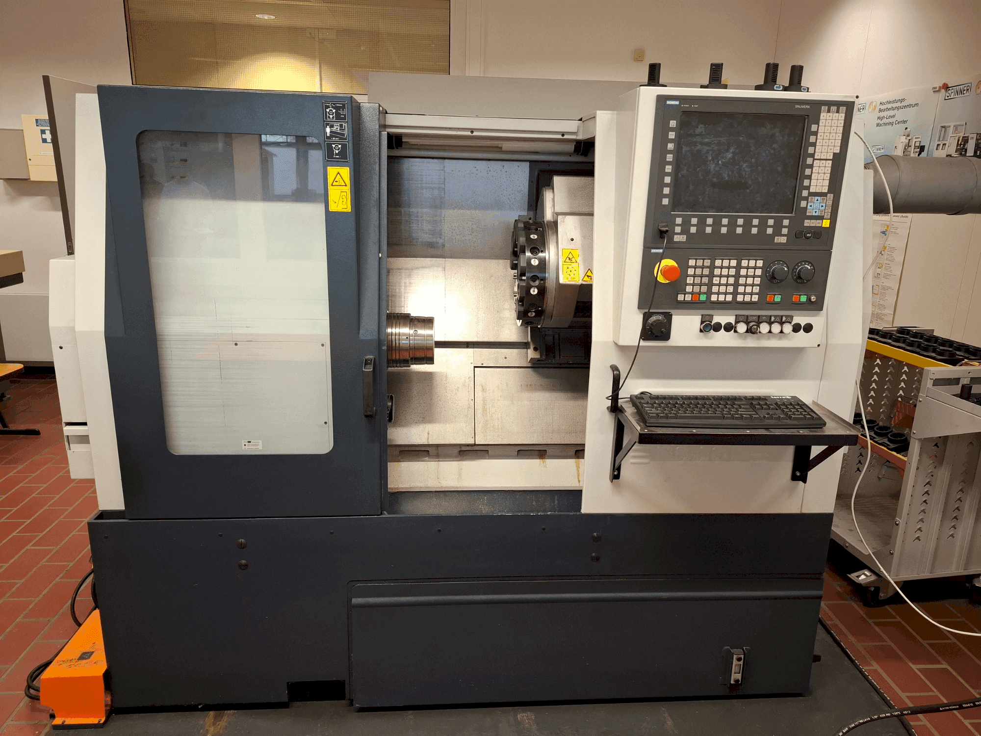 Prikaz stroja SPINNER TC 400 52 MC sprijeda
