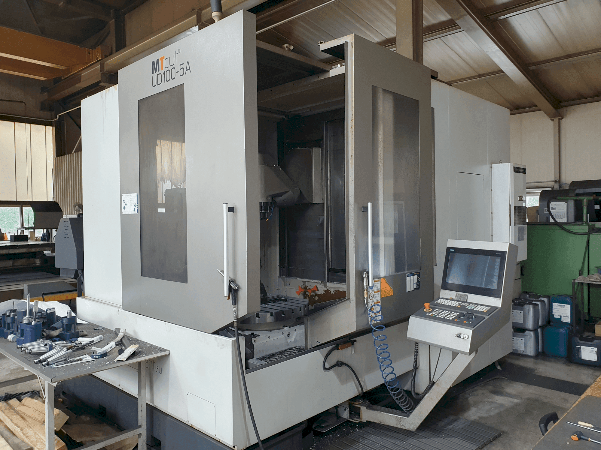 Prikaz stroja MTcut UD100-5A sprijeda