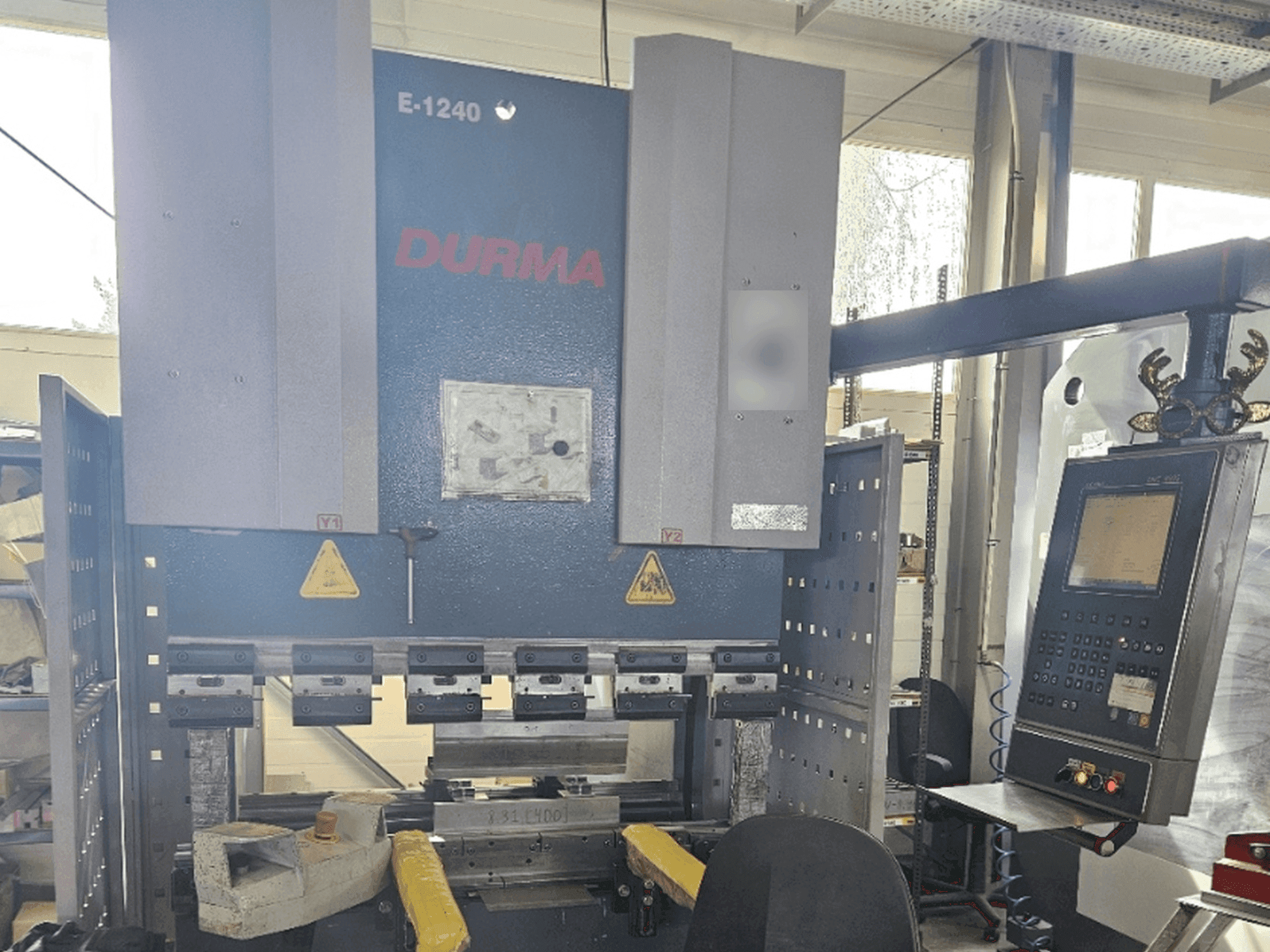 Prikaz stroja Durma E 1240 sprijeda