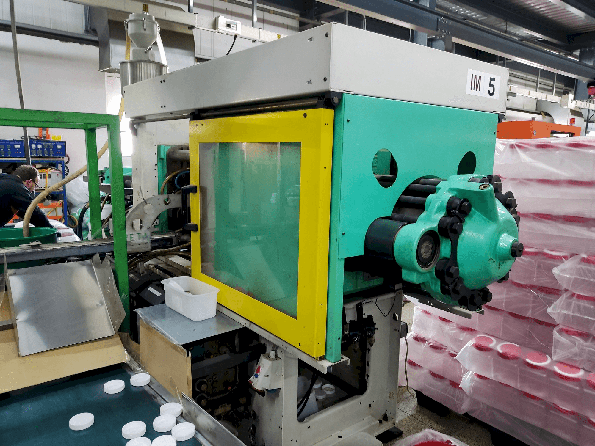 Prikaz stroja Arburg 470C 1500-675 sprijeda