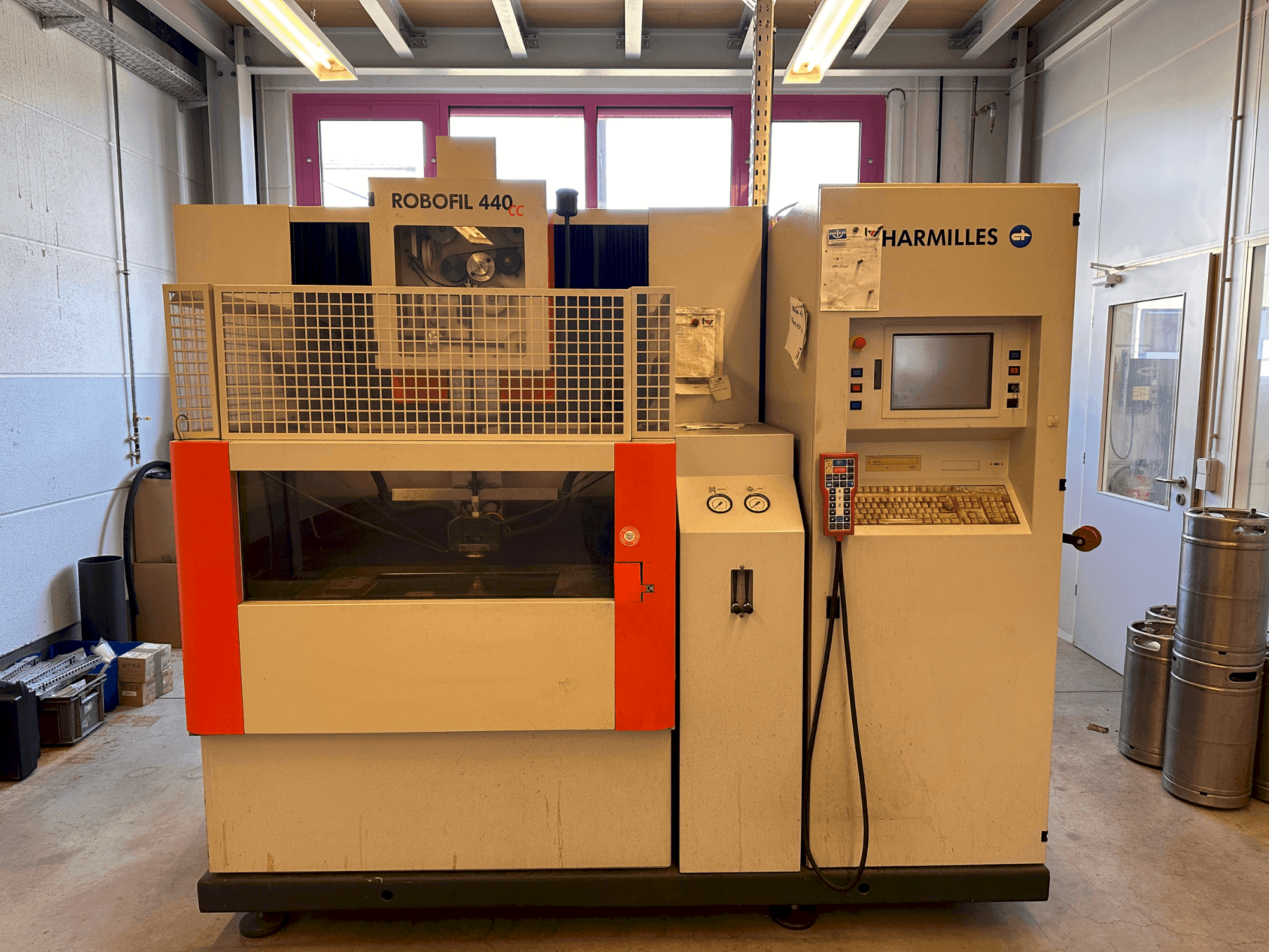 Prikaz stroja CHARMILLES Robofil 440 CC sprijeda