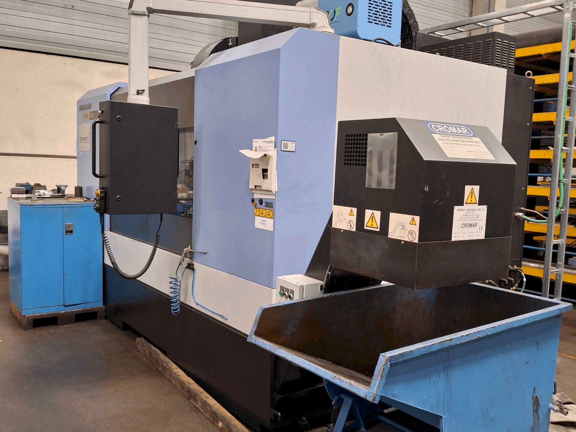 Prikaz stroja DOOSAN DNM 750 II sprijeda