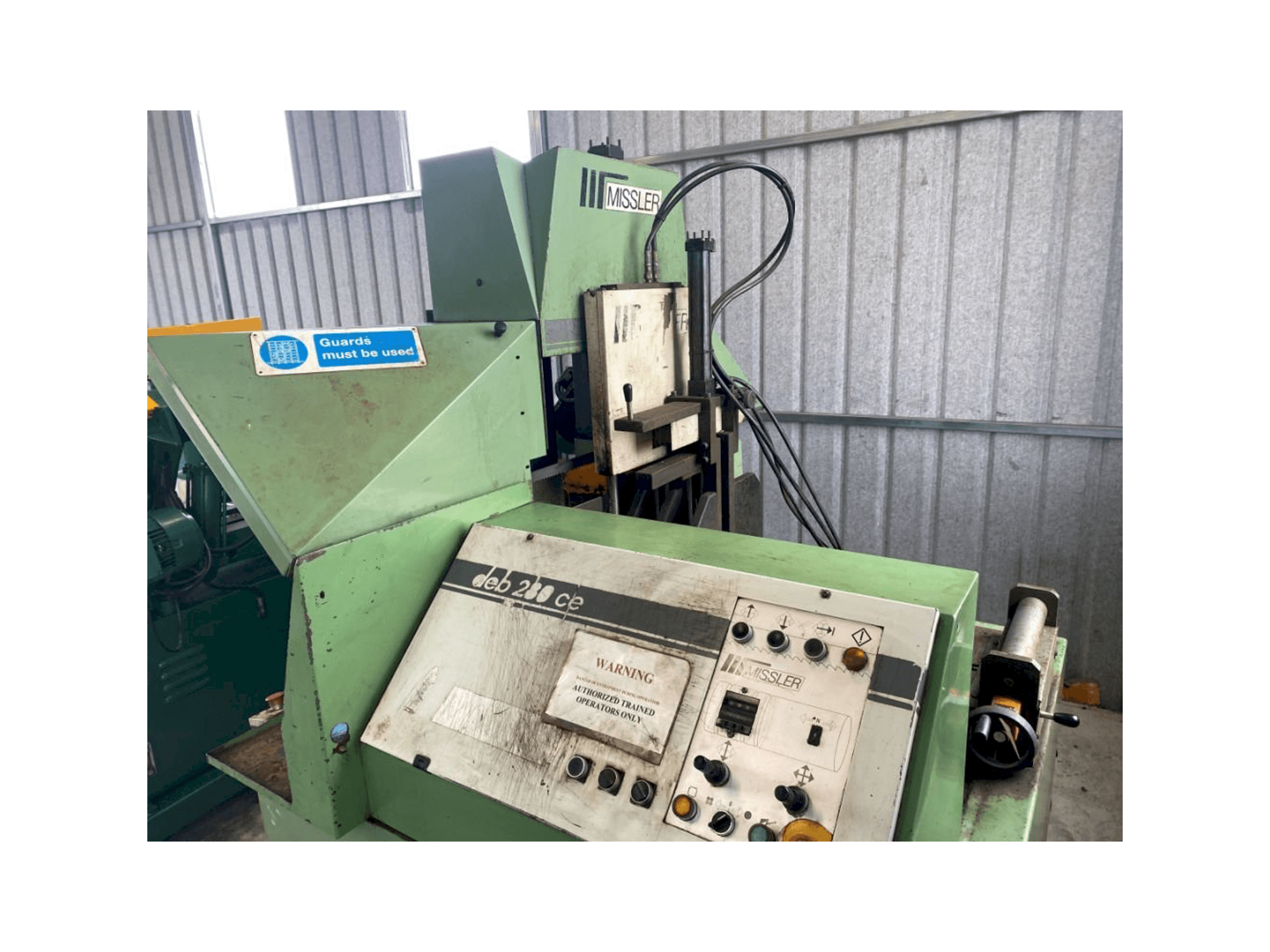 Prikaz stroja Missler Compucut DEB 280CE sprijeda