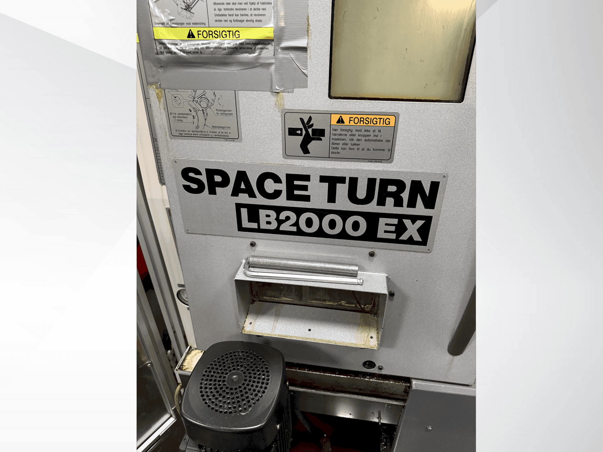 Prikaz stroja Okuma Space Turn LB2000 EX sprijeda