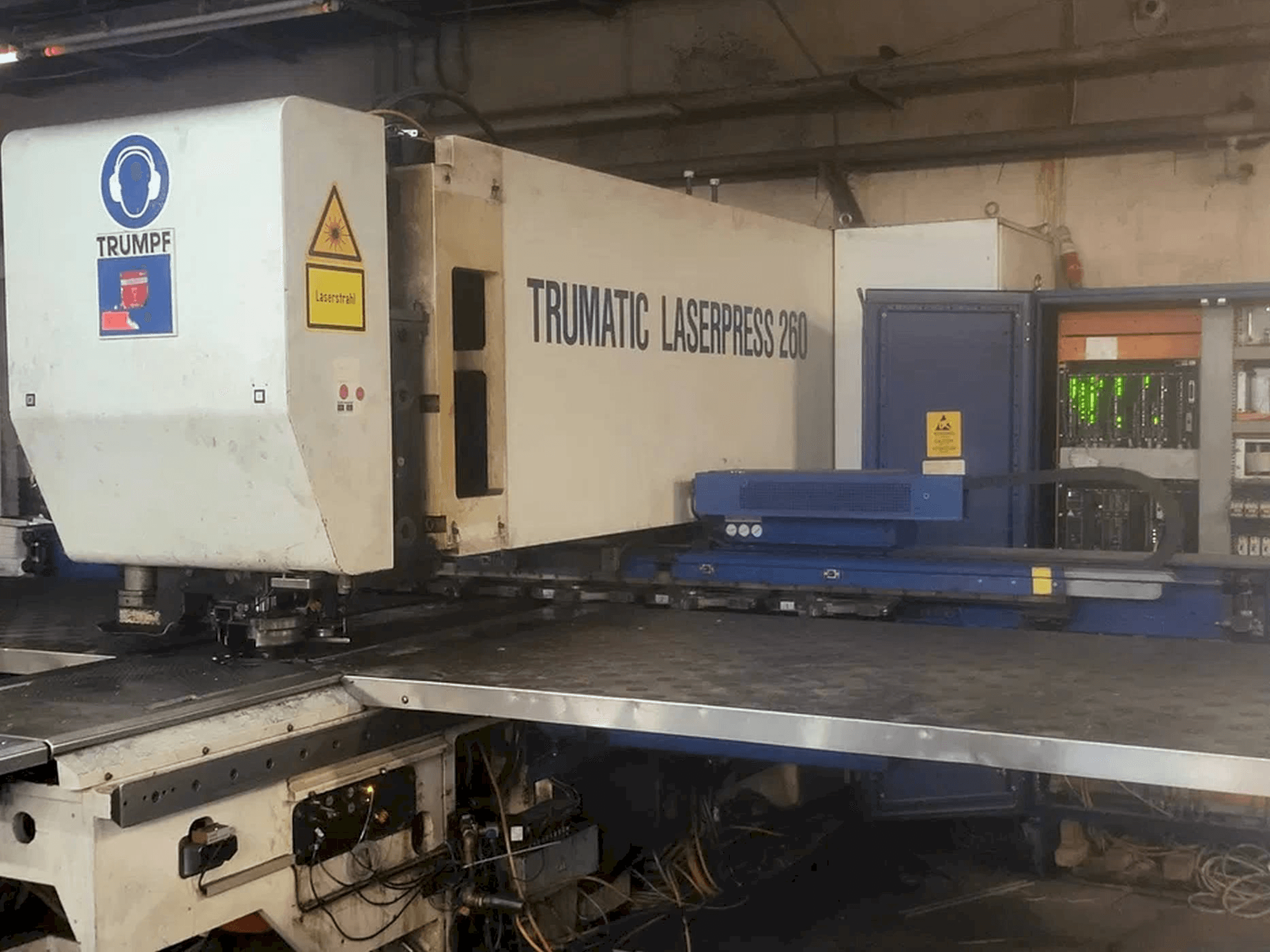Prikaz stroja Trumpf Trumatic 260 sprijeda