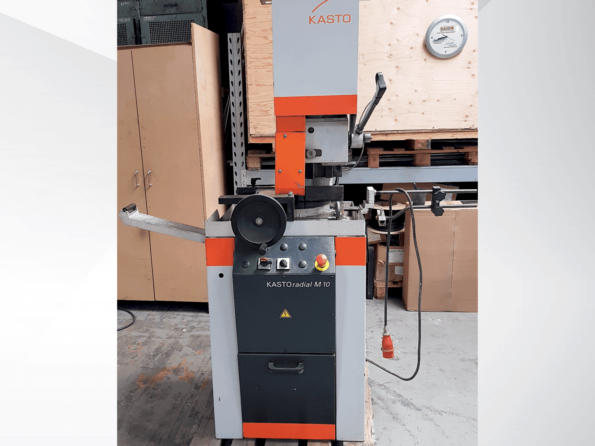 Prikaz stroja KASTO Radial M10 sprijeda