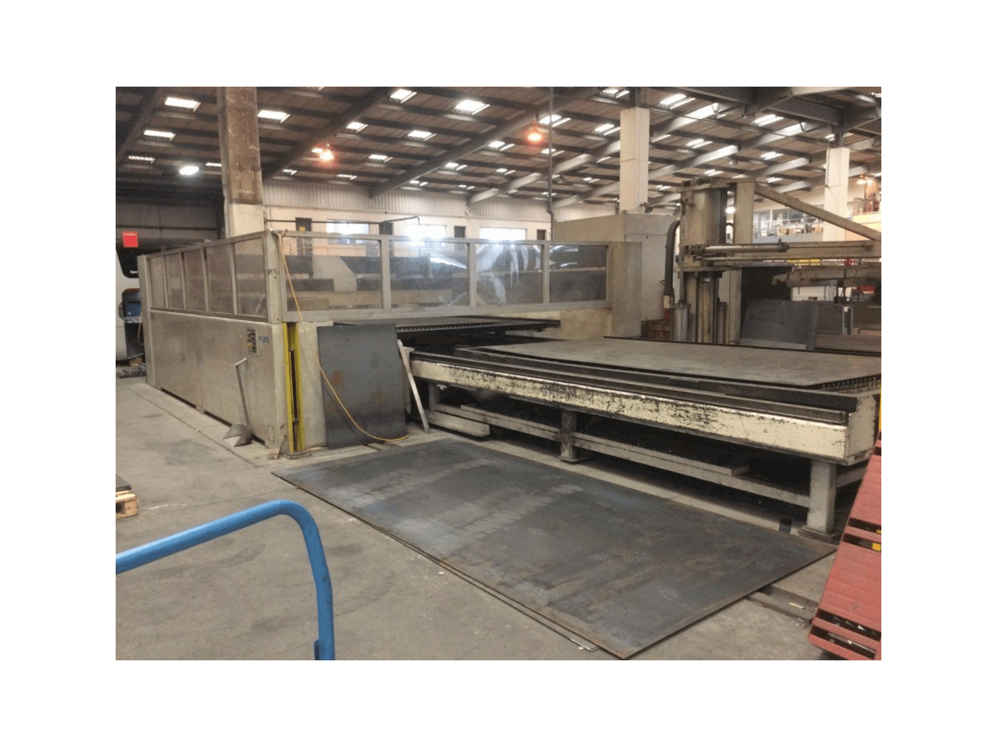 Prikaz stroja LVD Implus 4030 sprijeda