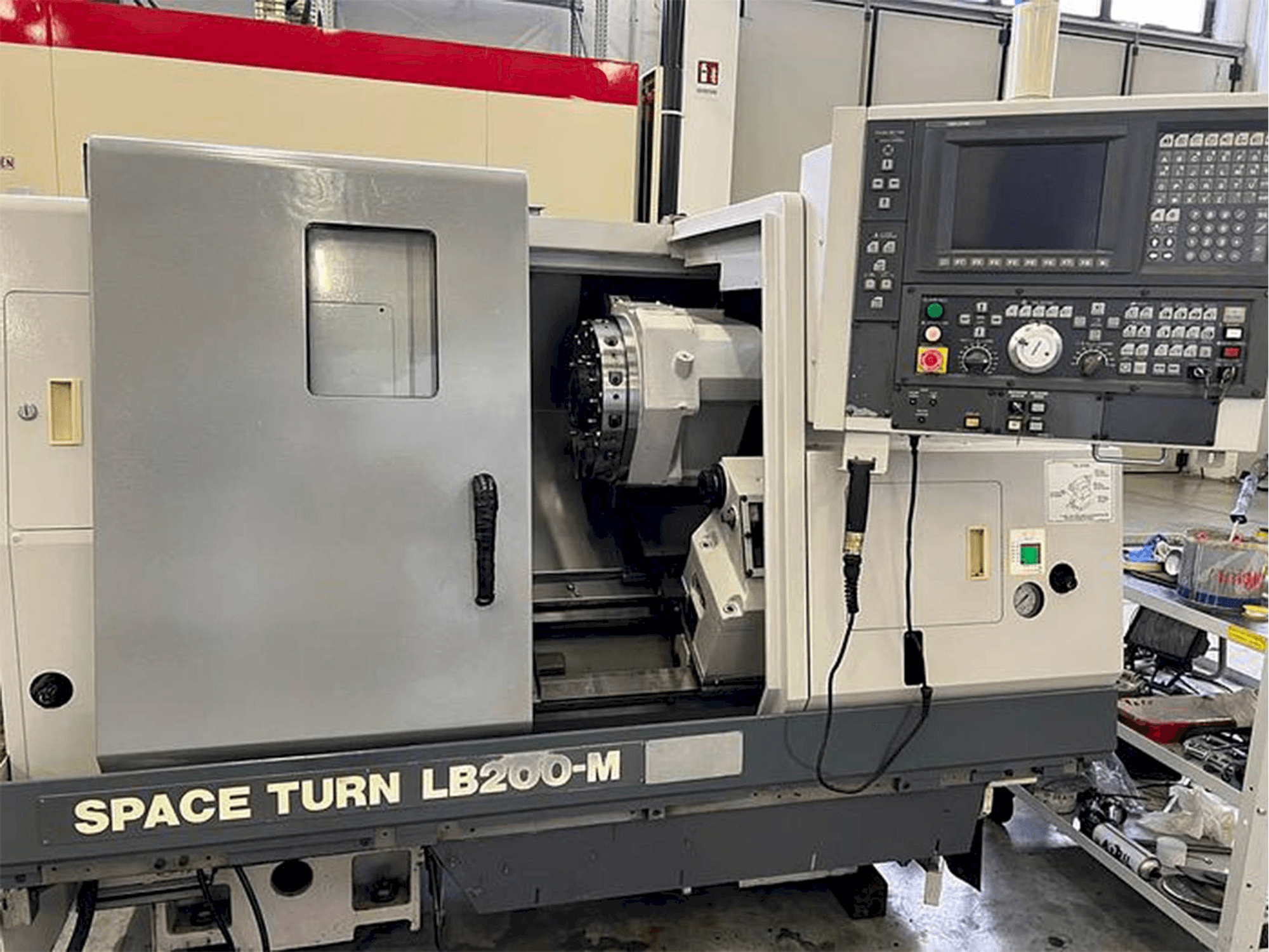 Prikaz stroja Okuma Space Turn LB 200M sprijeda